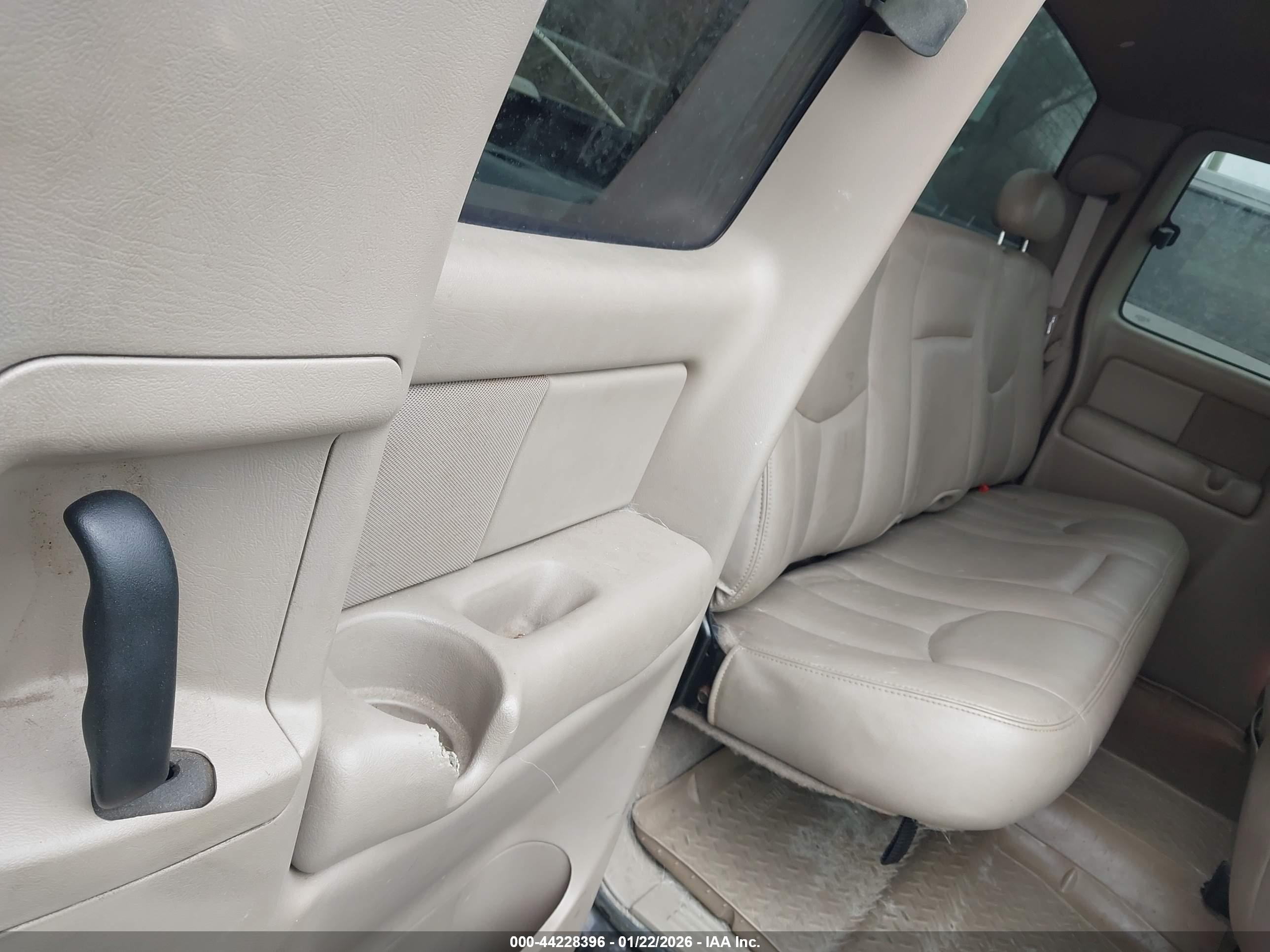 CHEVROLET SILVERADO image 8