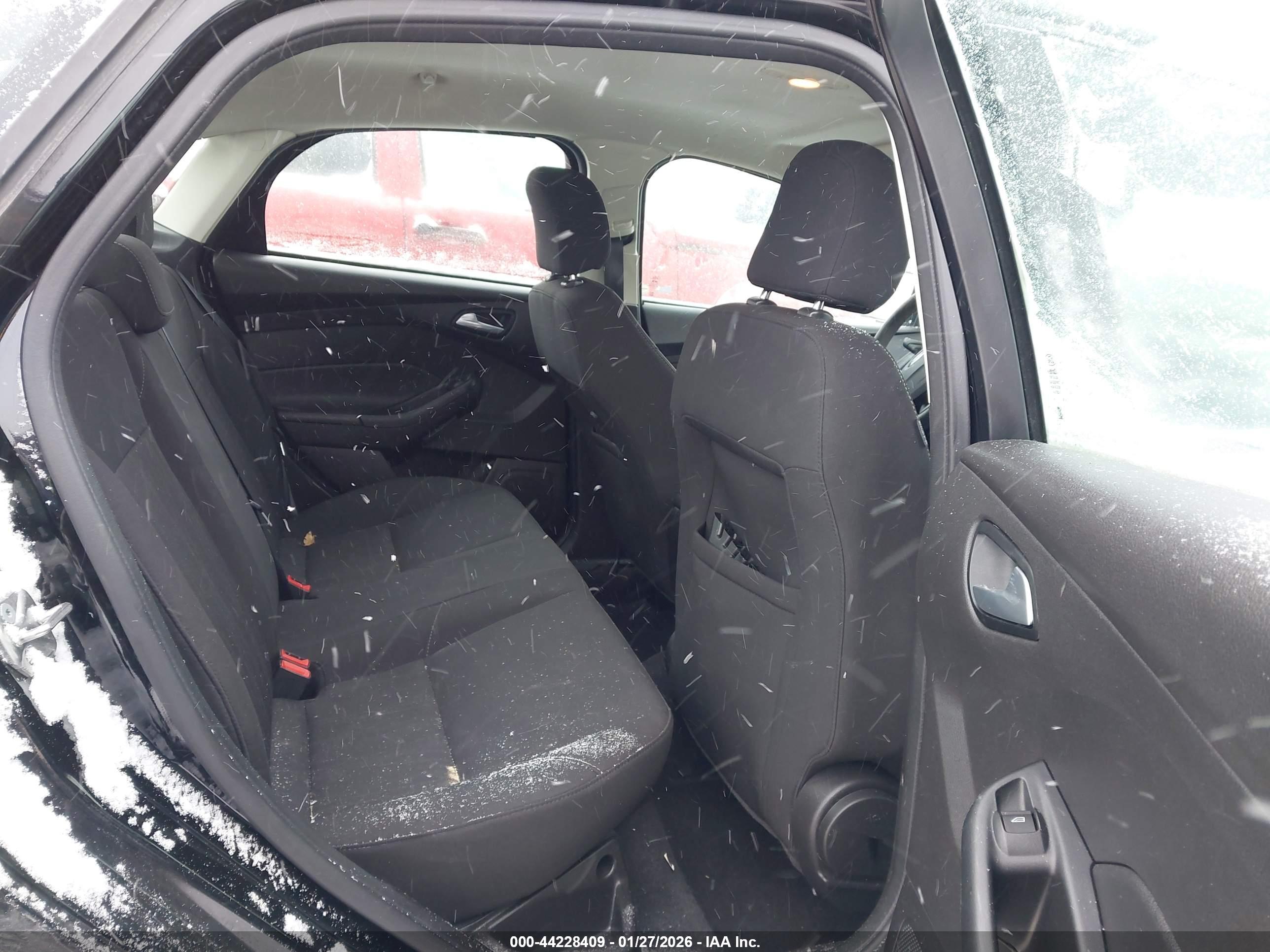 FORD FOCUS image 8