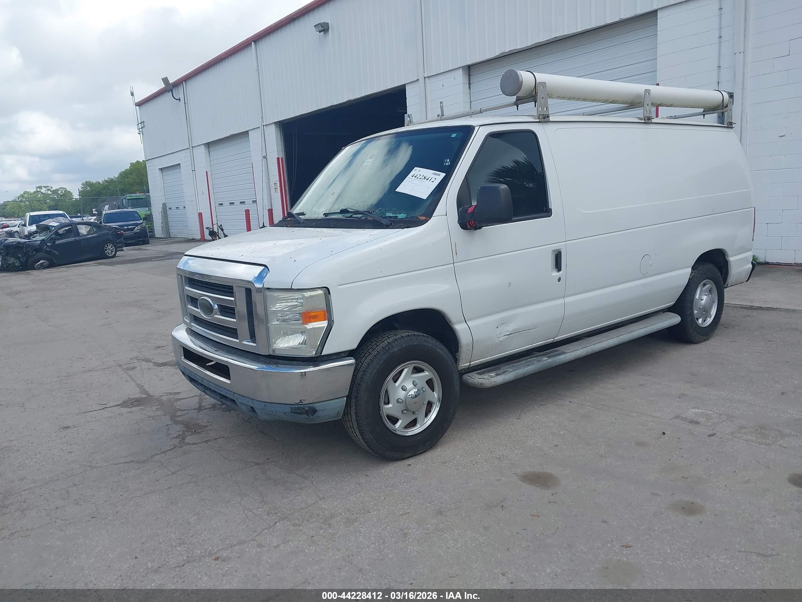 FORD E-250 image 2