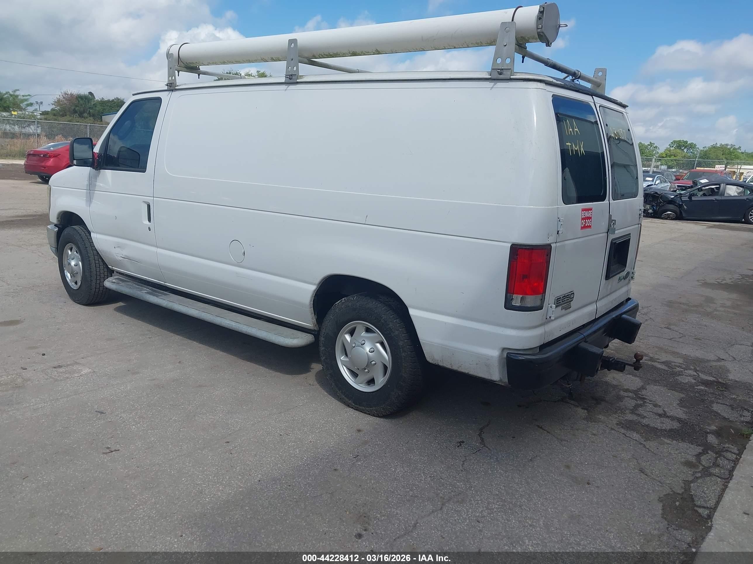 FORD E-250 image 3