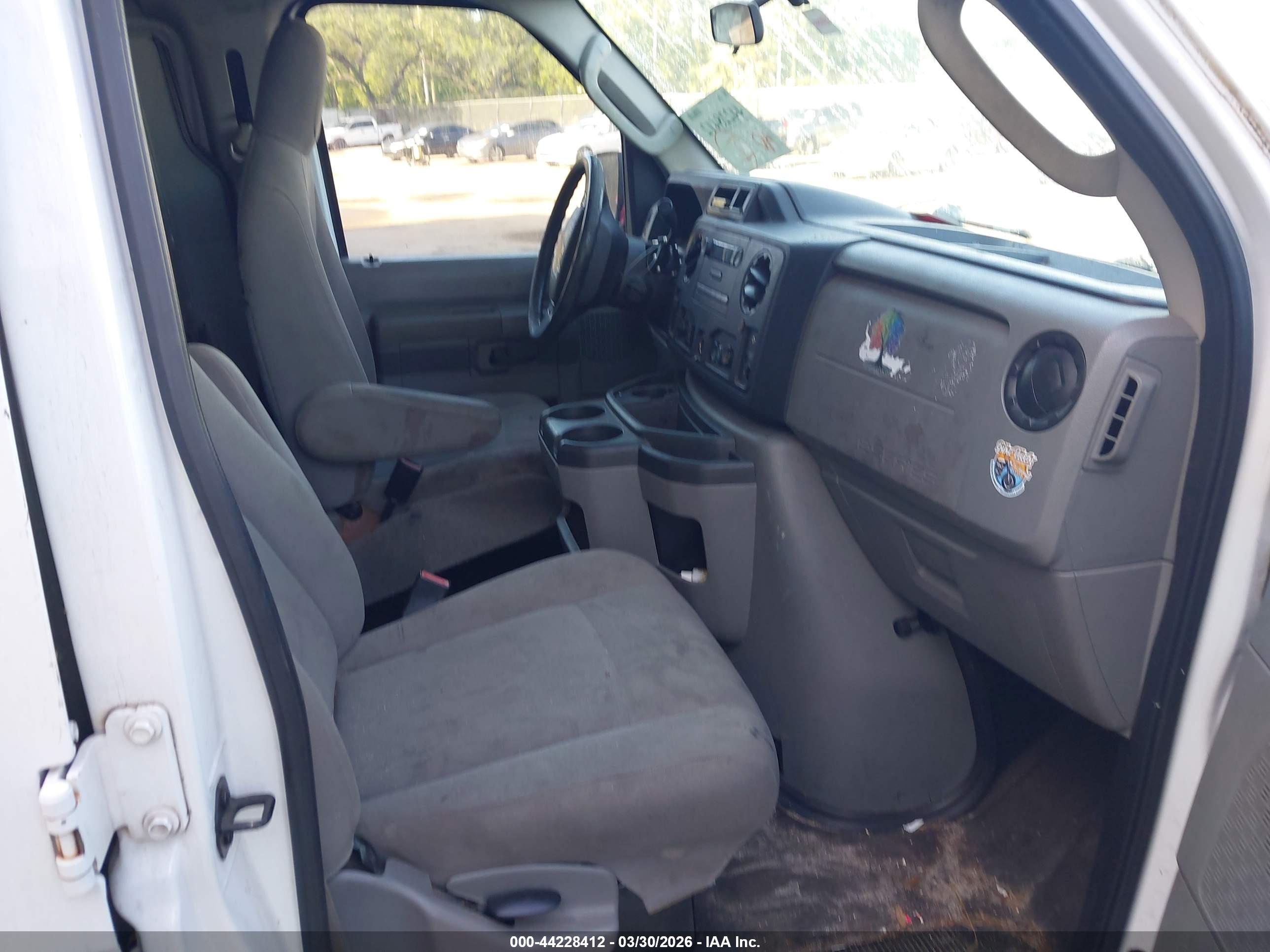 FORD E-250 image 5