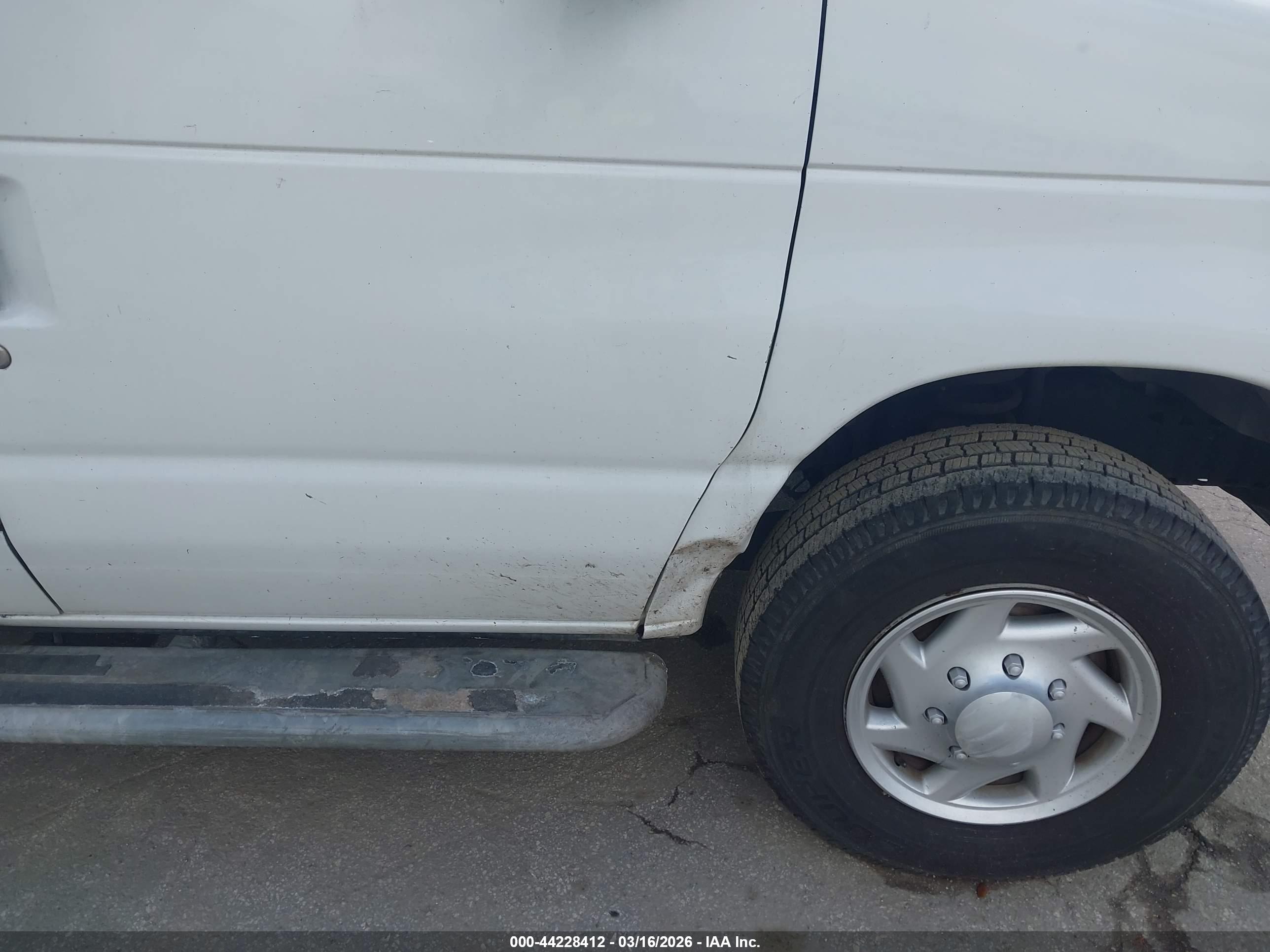 FORD E-250 image 6