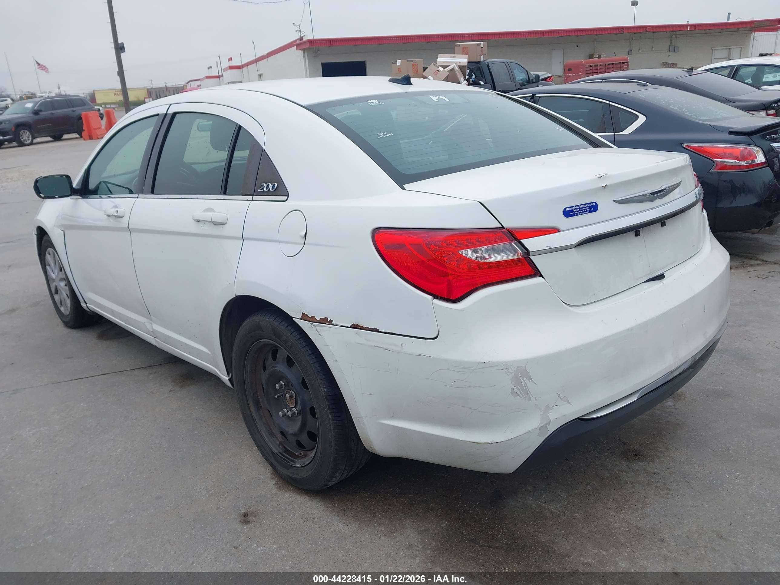 CHRYSLER 200 image 3