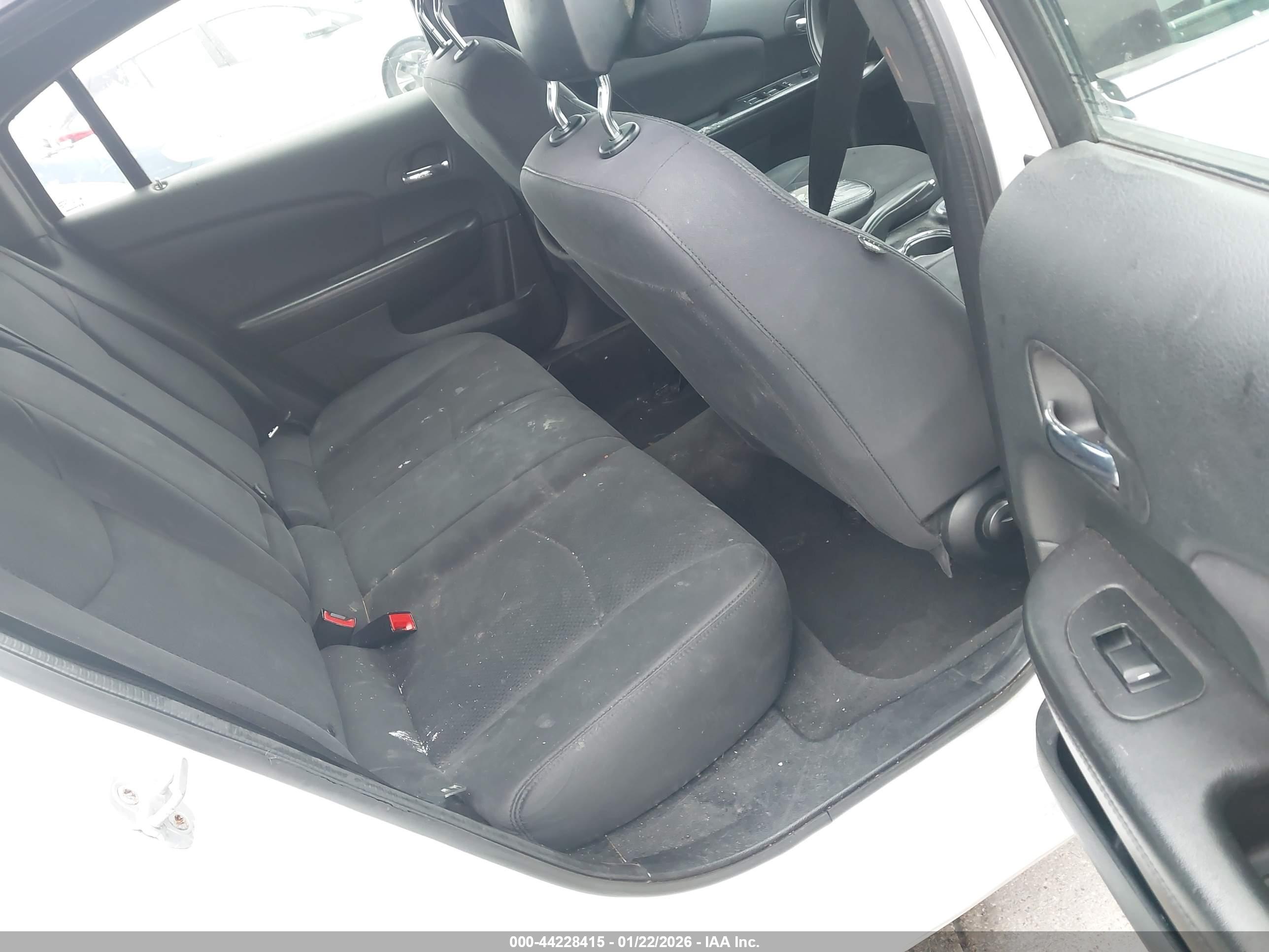 CHRYSLER 200 image 8