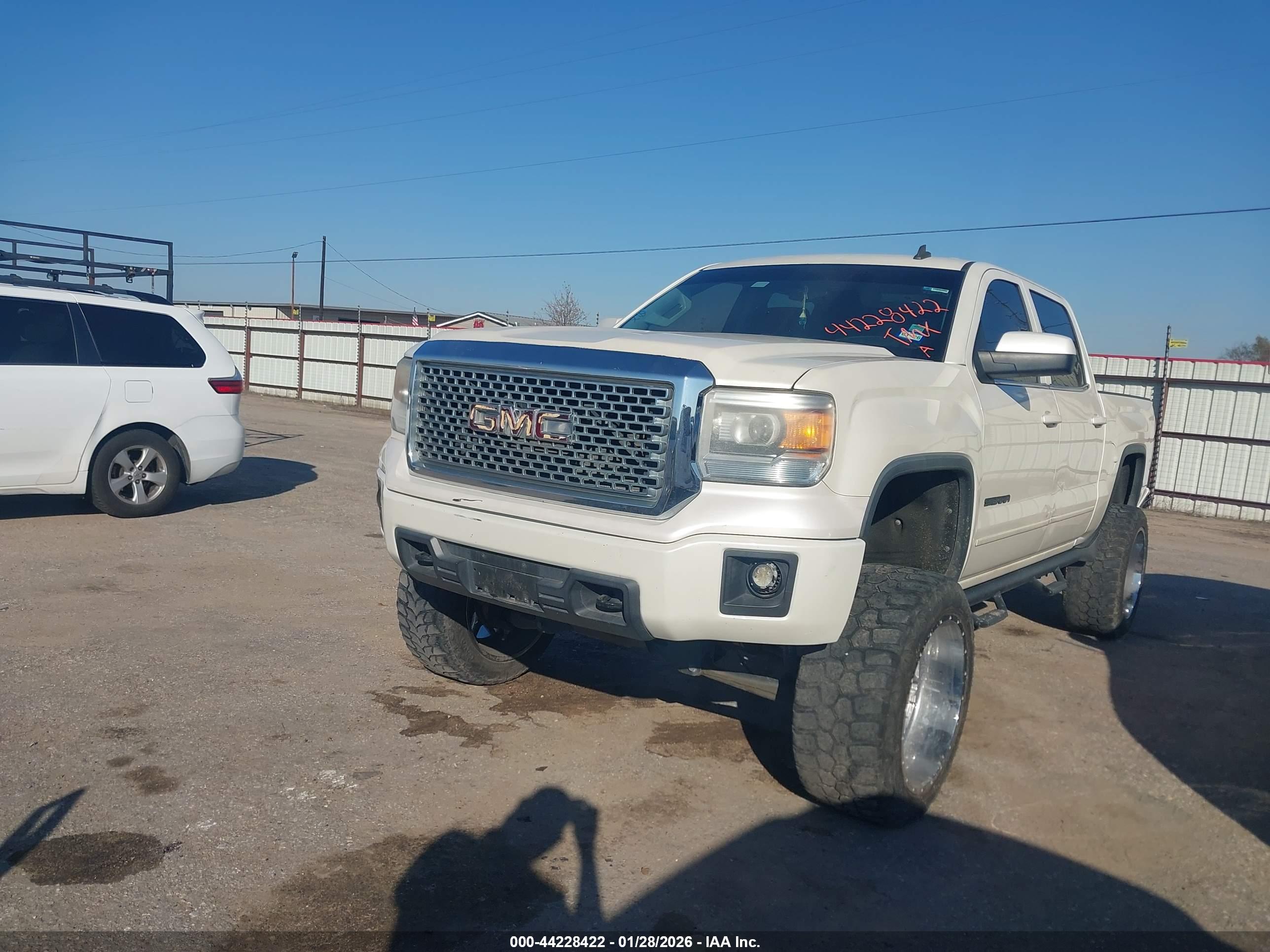 GMC SIERRA image 2
