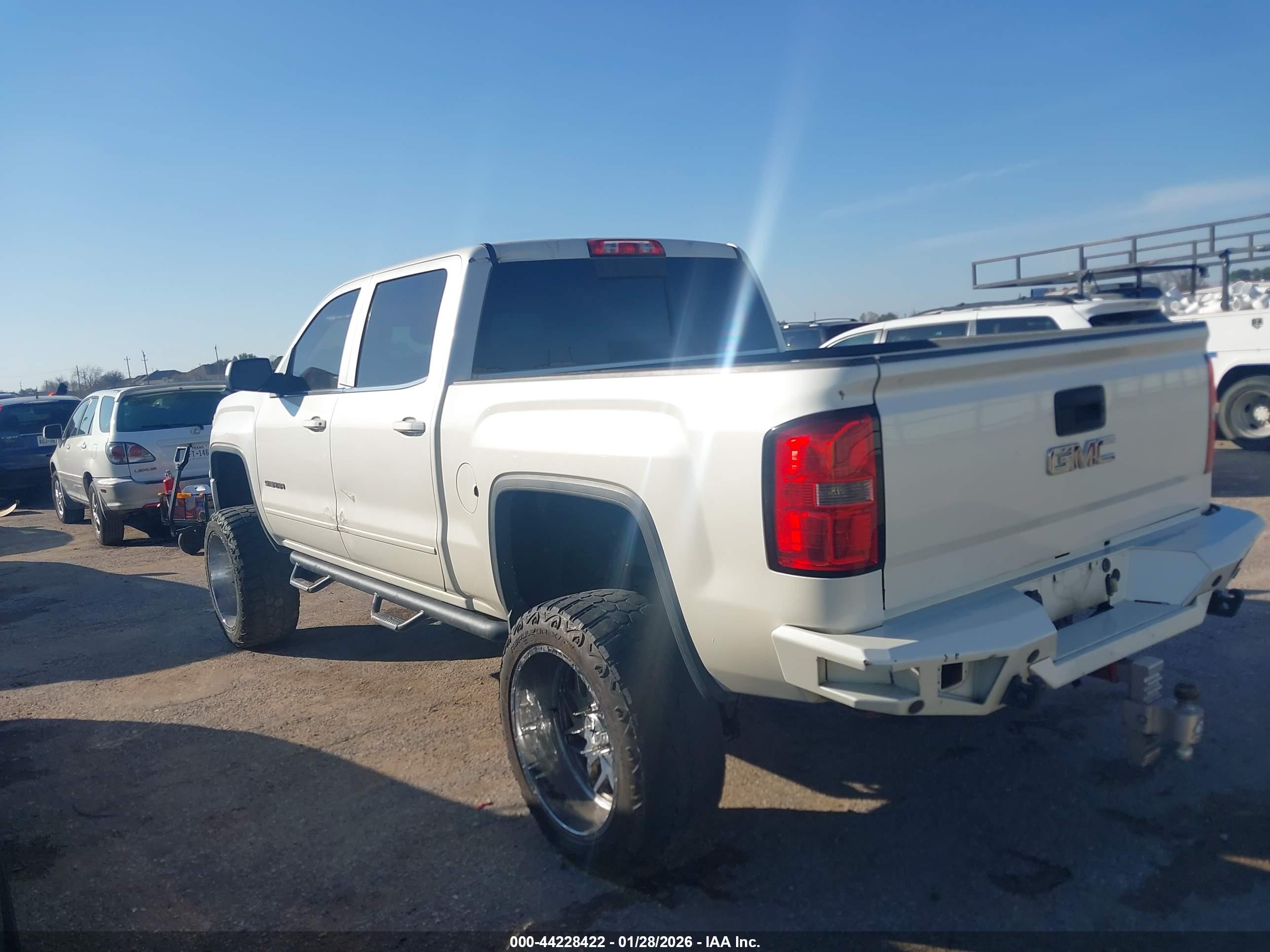 GMC SIERRA image 3