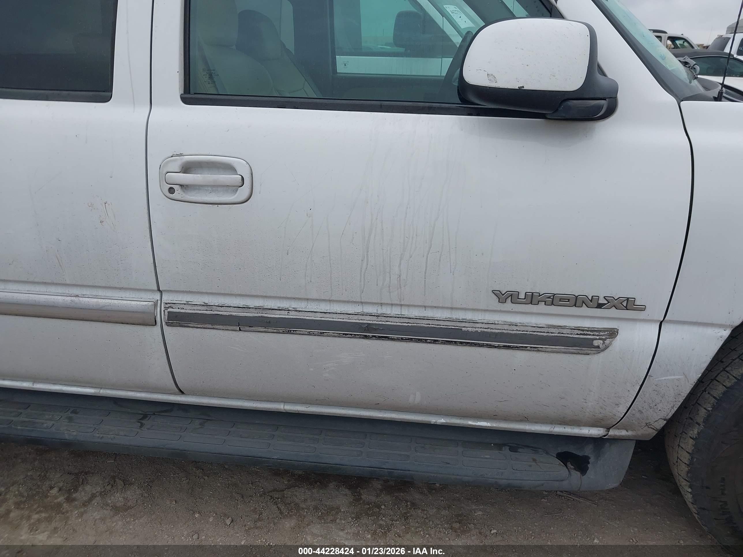 GMC YUKON image 6