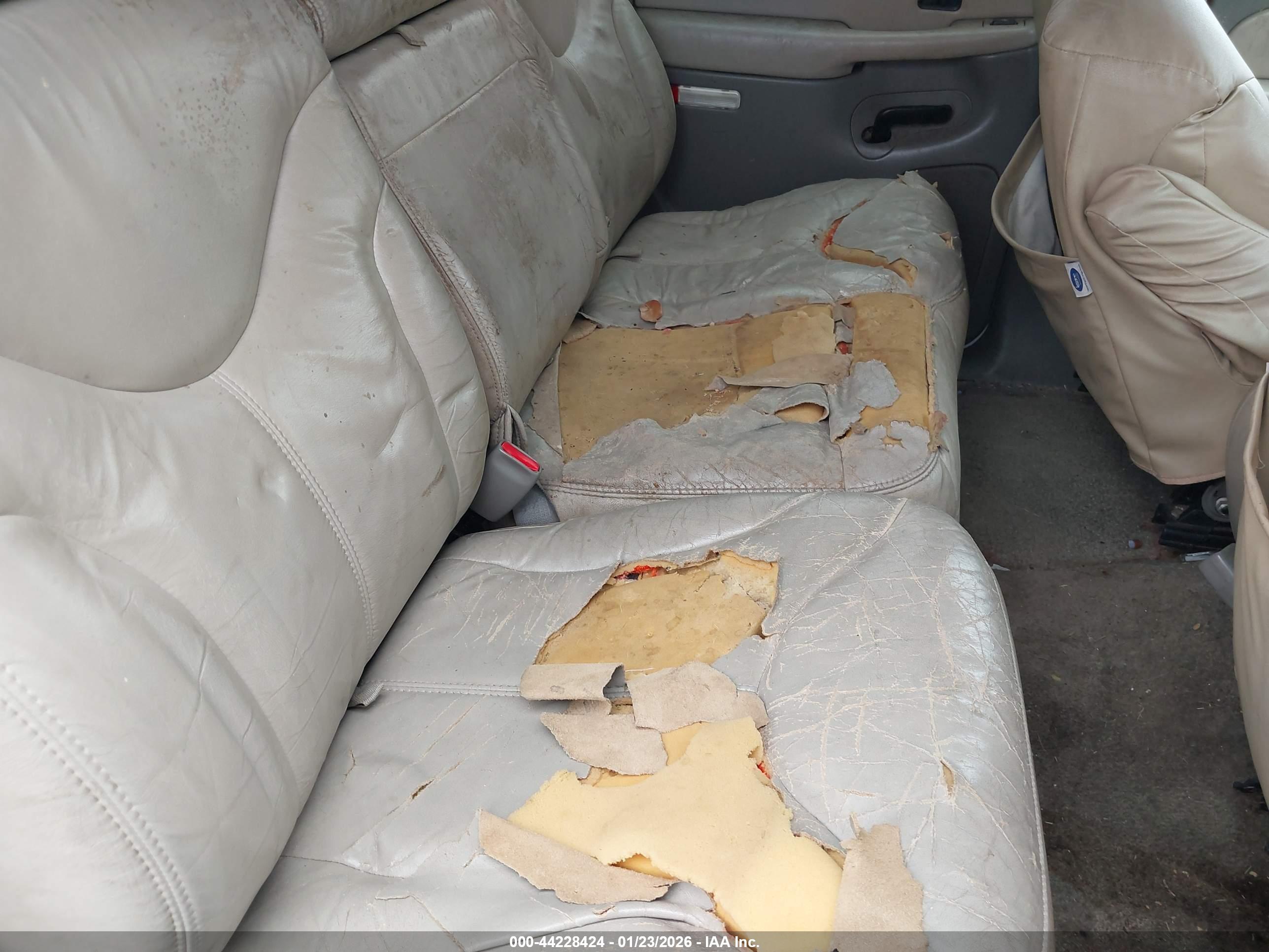 GMC YUKON image 8