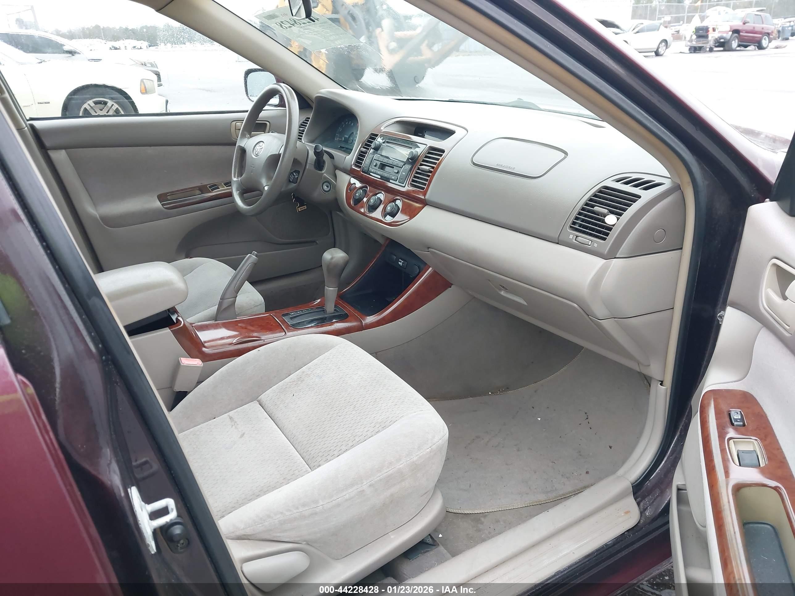TOYOTA CAMRY image 5