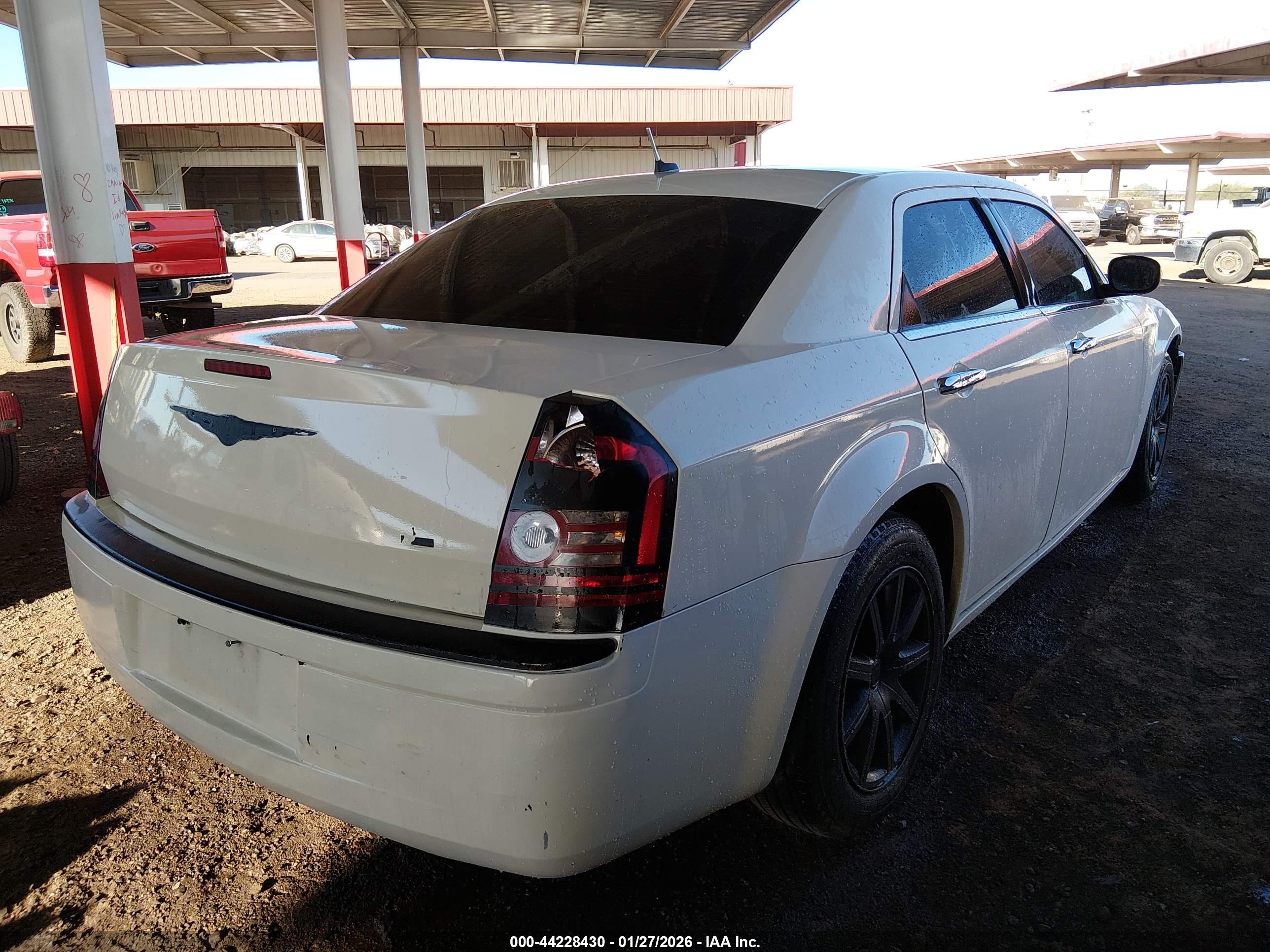 CHRYSLER 300 image 4