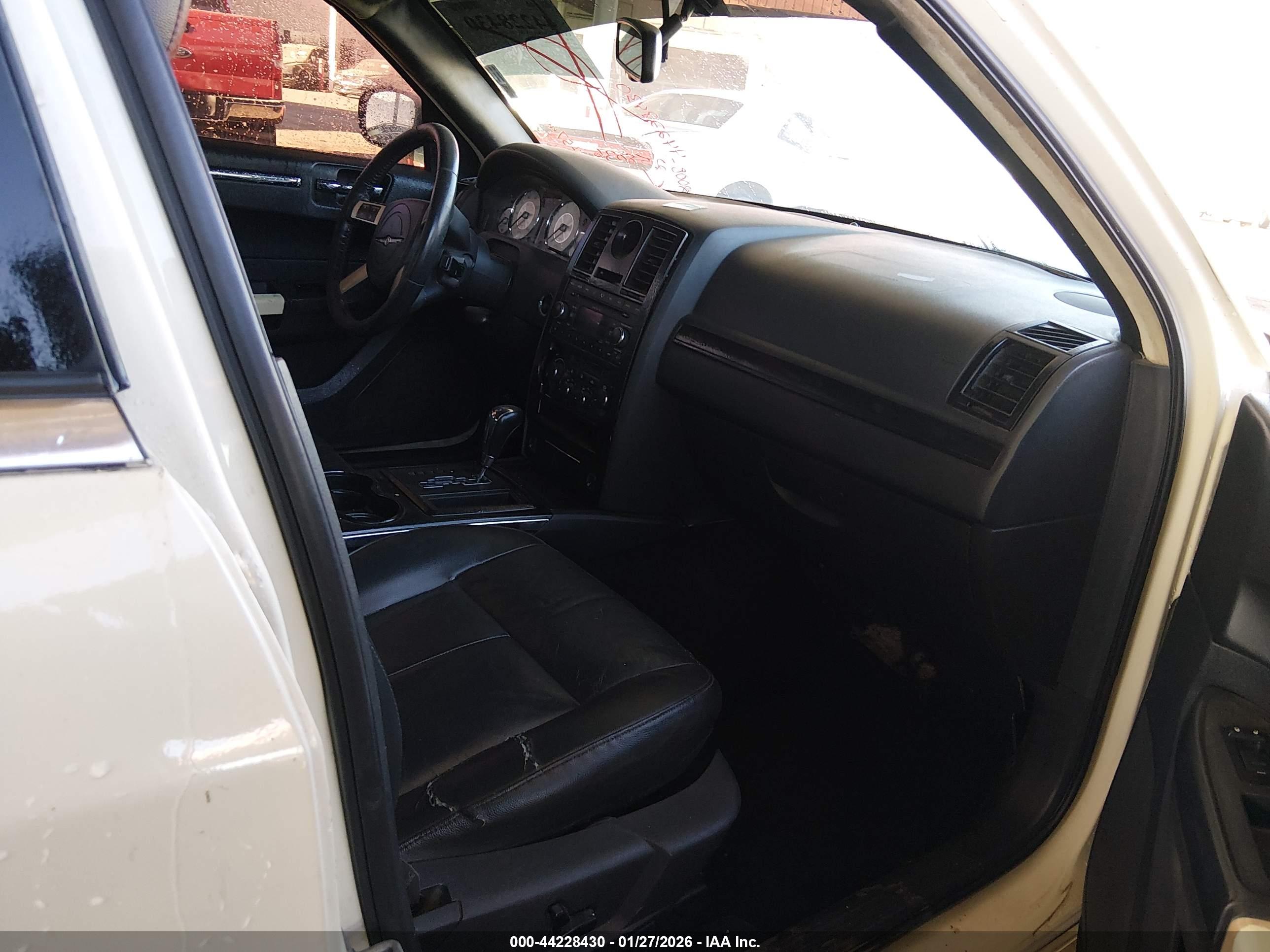 CHRYSLER 300 image 5