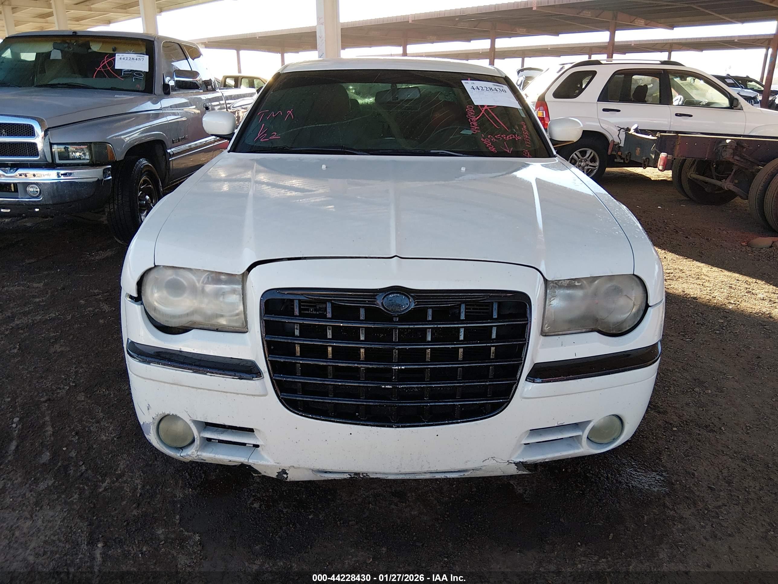 CHRYSLER 300 image 6