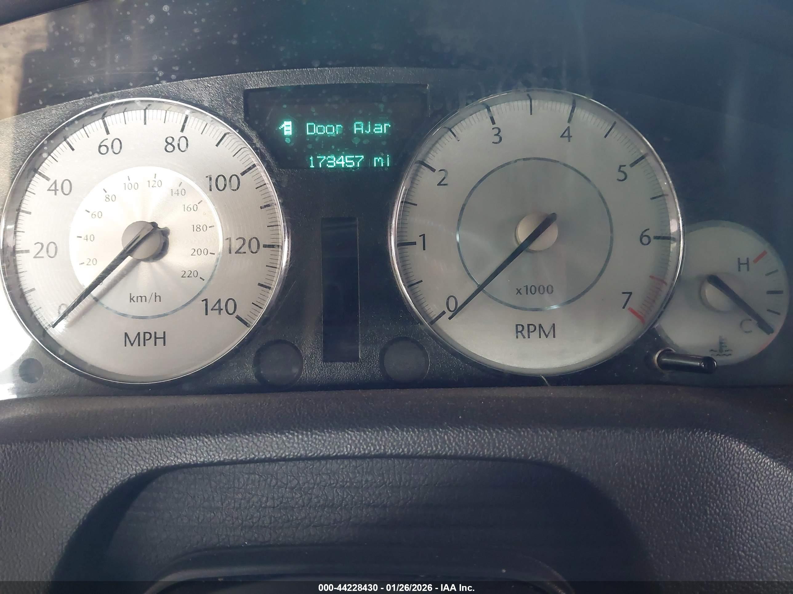 CHRYSLER 300 image 7