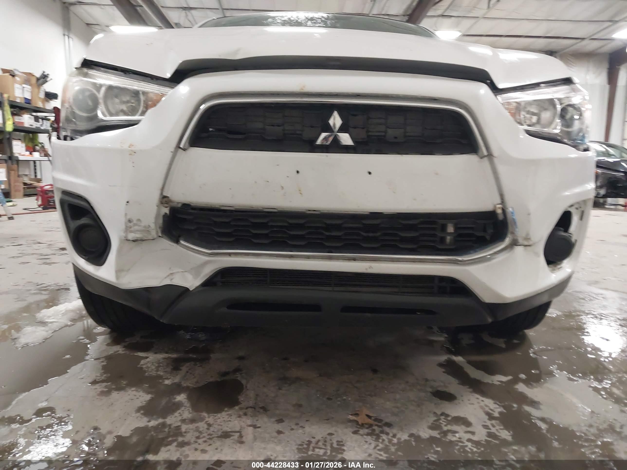 MITSUBISHI OUTLANDER image 6