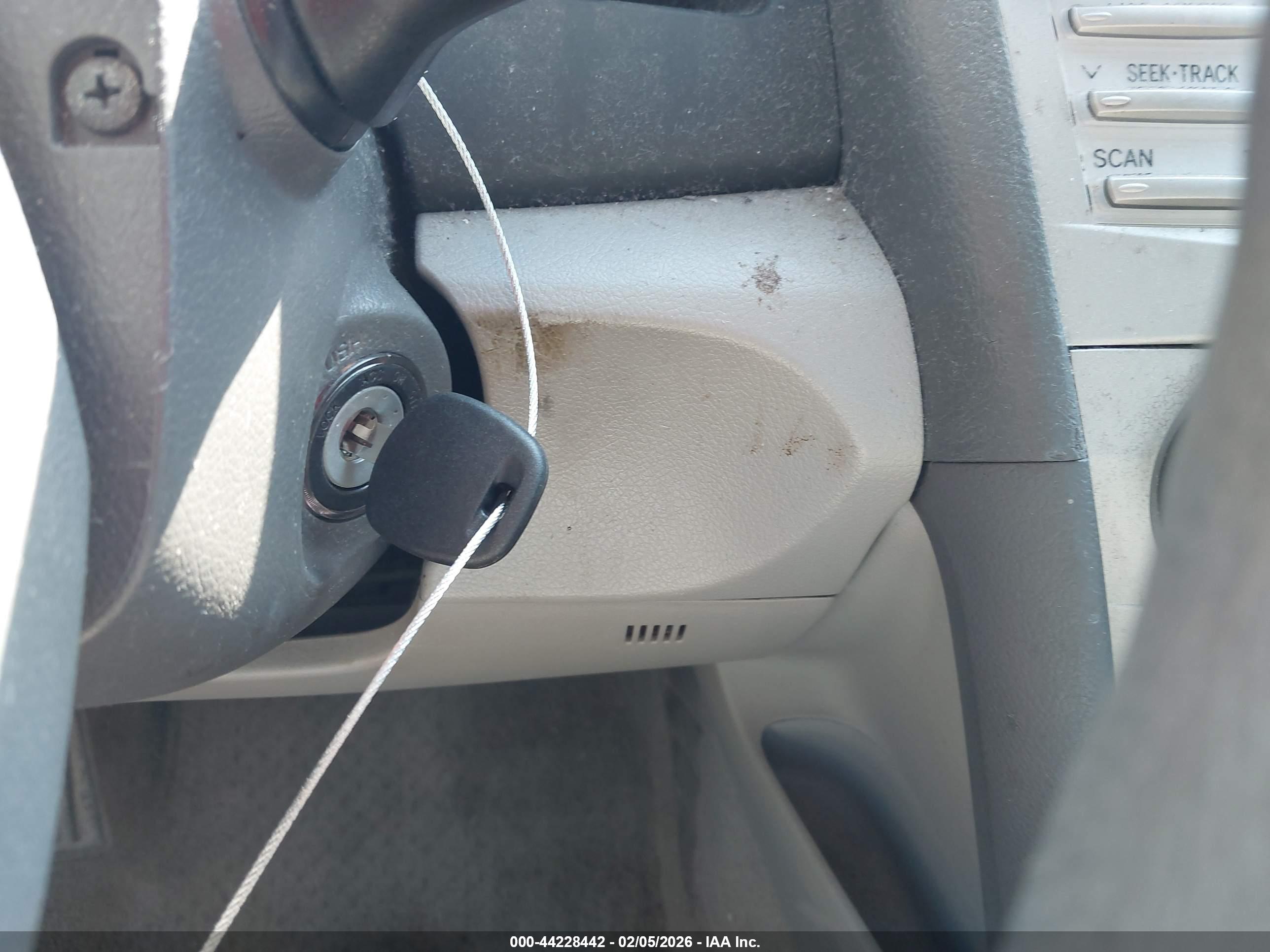TOYOTA CAMRY image 11