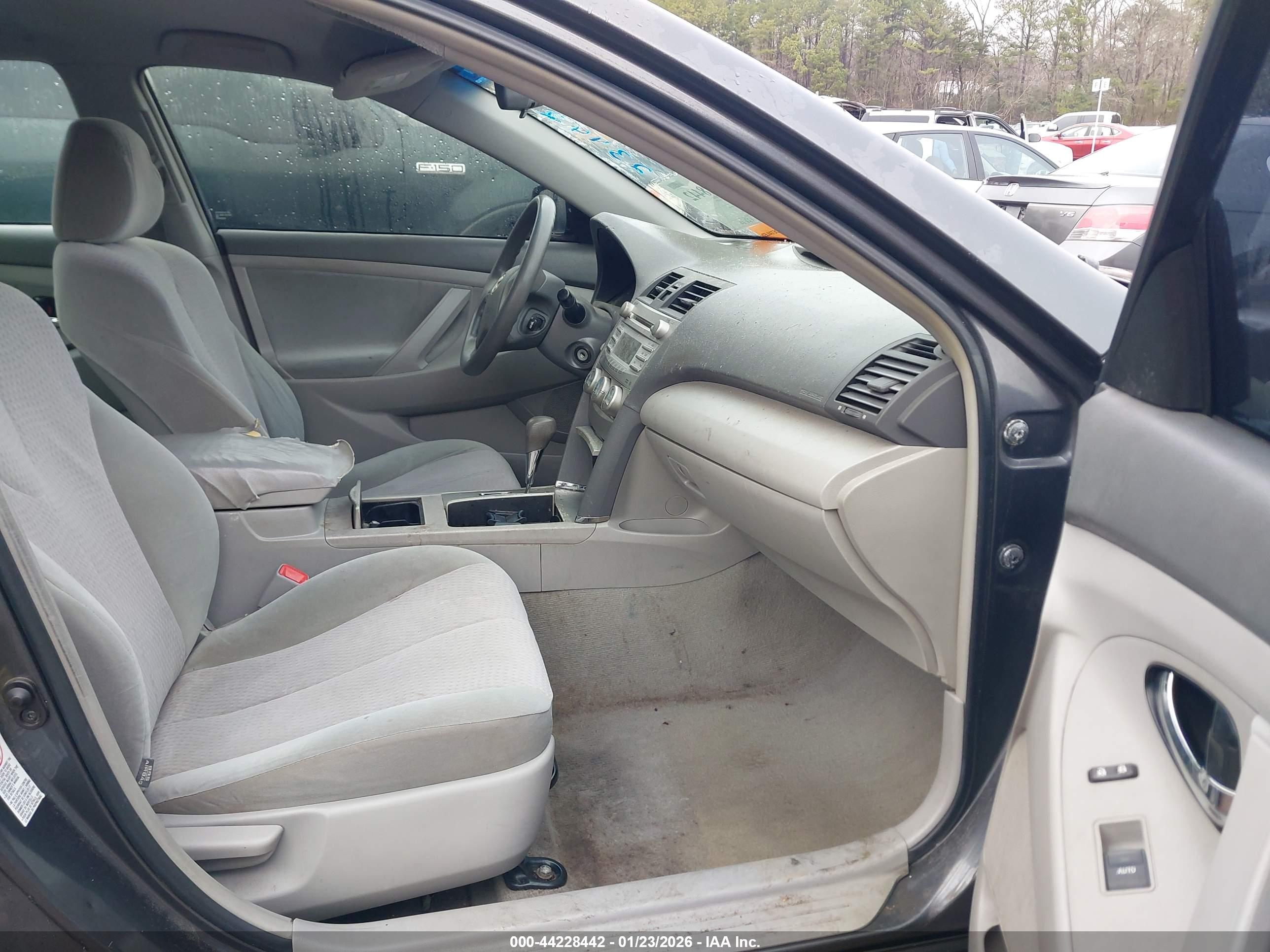 TOYOTA CAMRY image 5