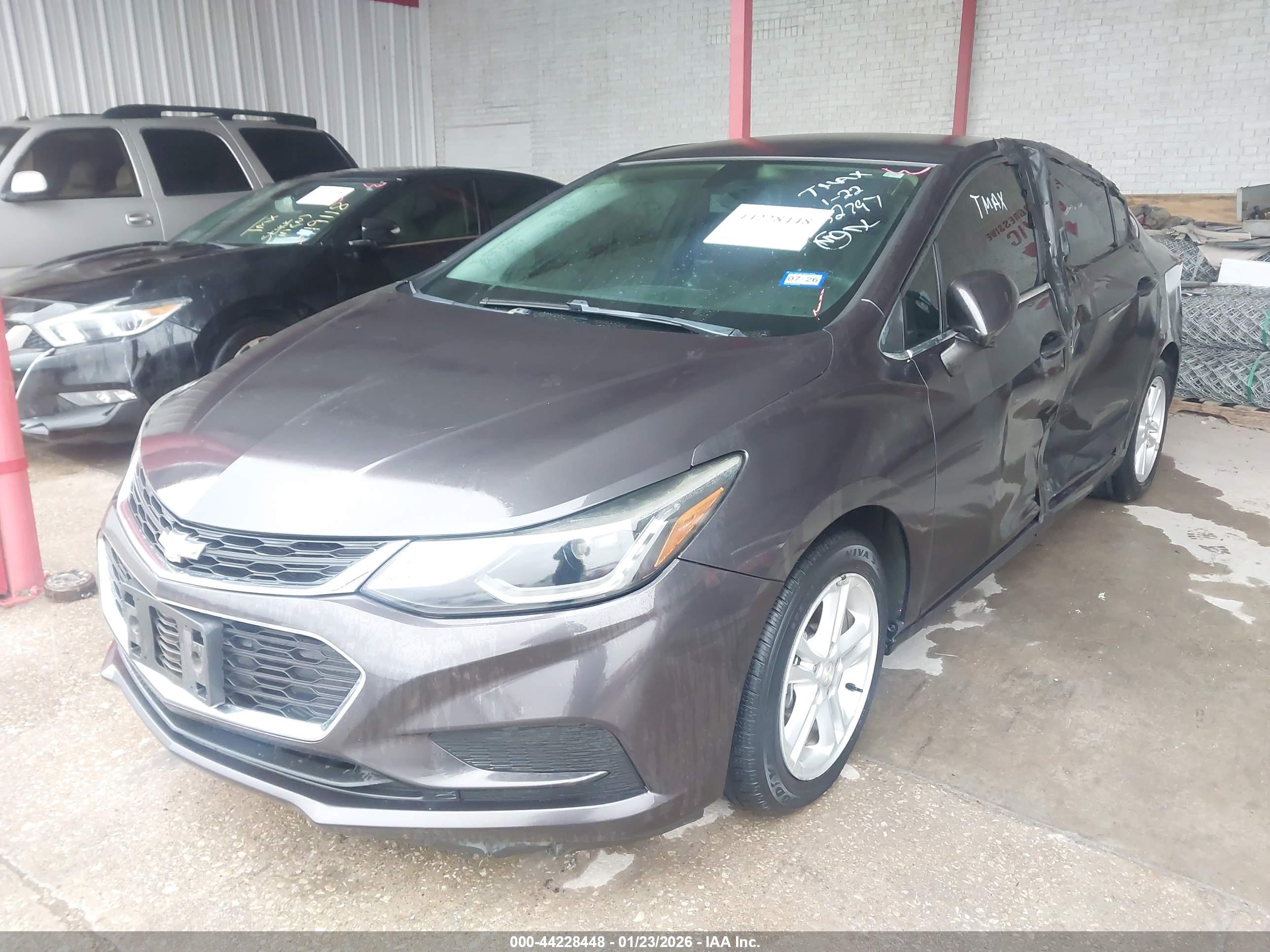 CHEVROLET CRUZE image 2