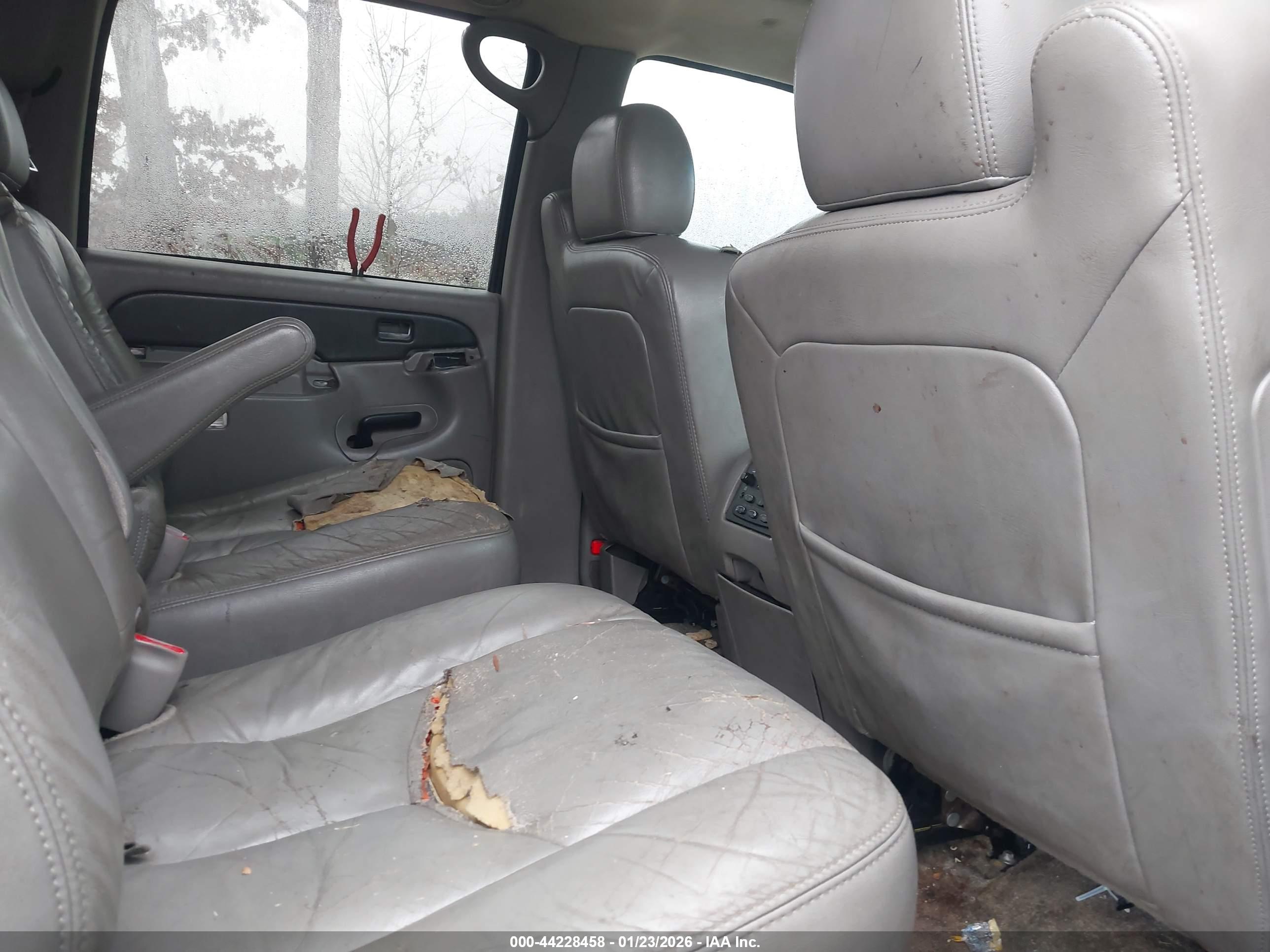 GMC YUKON image 8