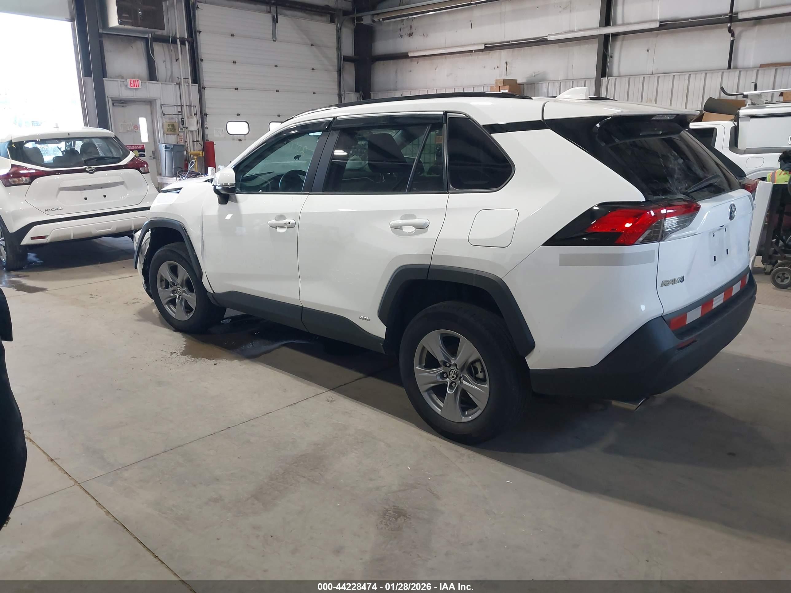 TOYOTA RAV4 image 3