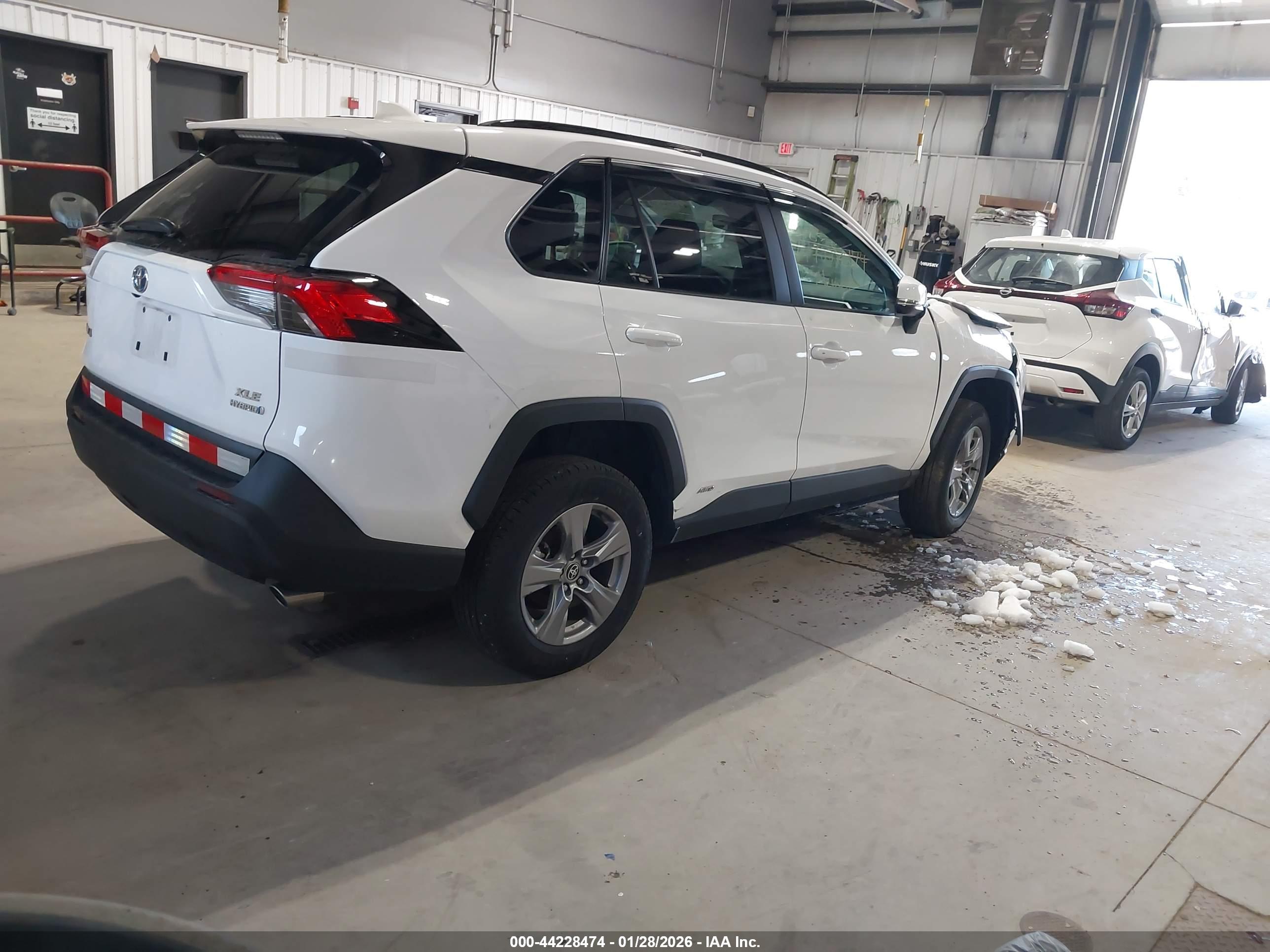 TOYOTA RAV4 image 4