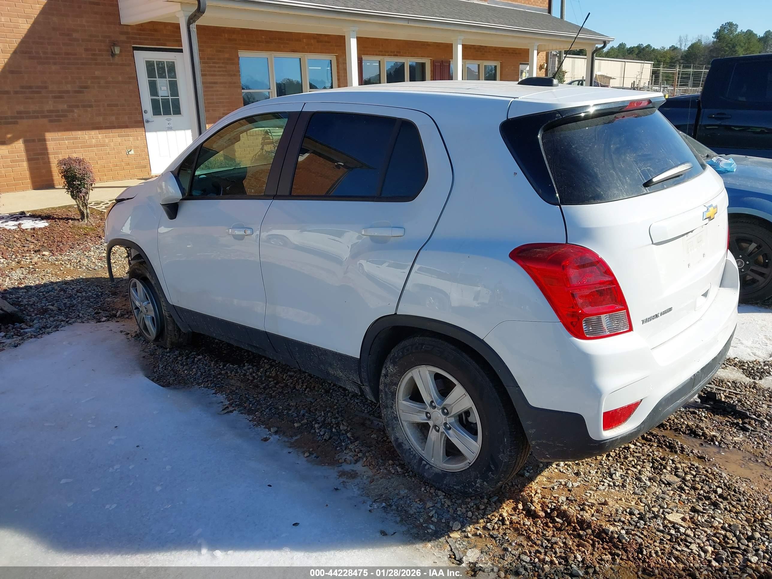 CHEVROLET TRAX image 3