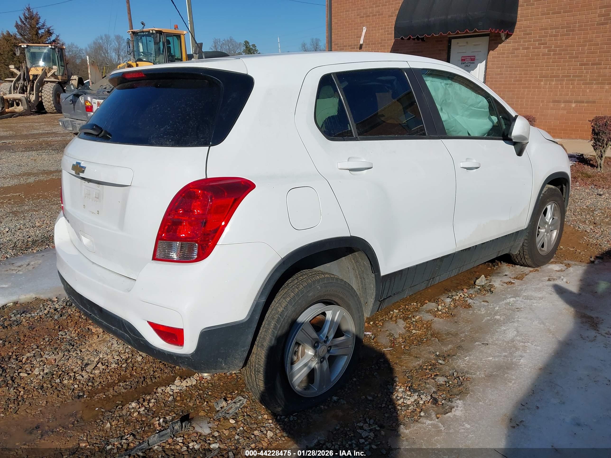 CHEVROLET TRAX image 4