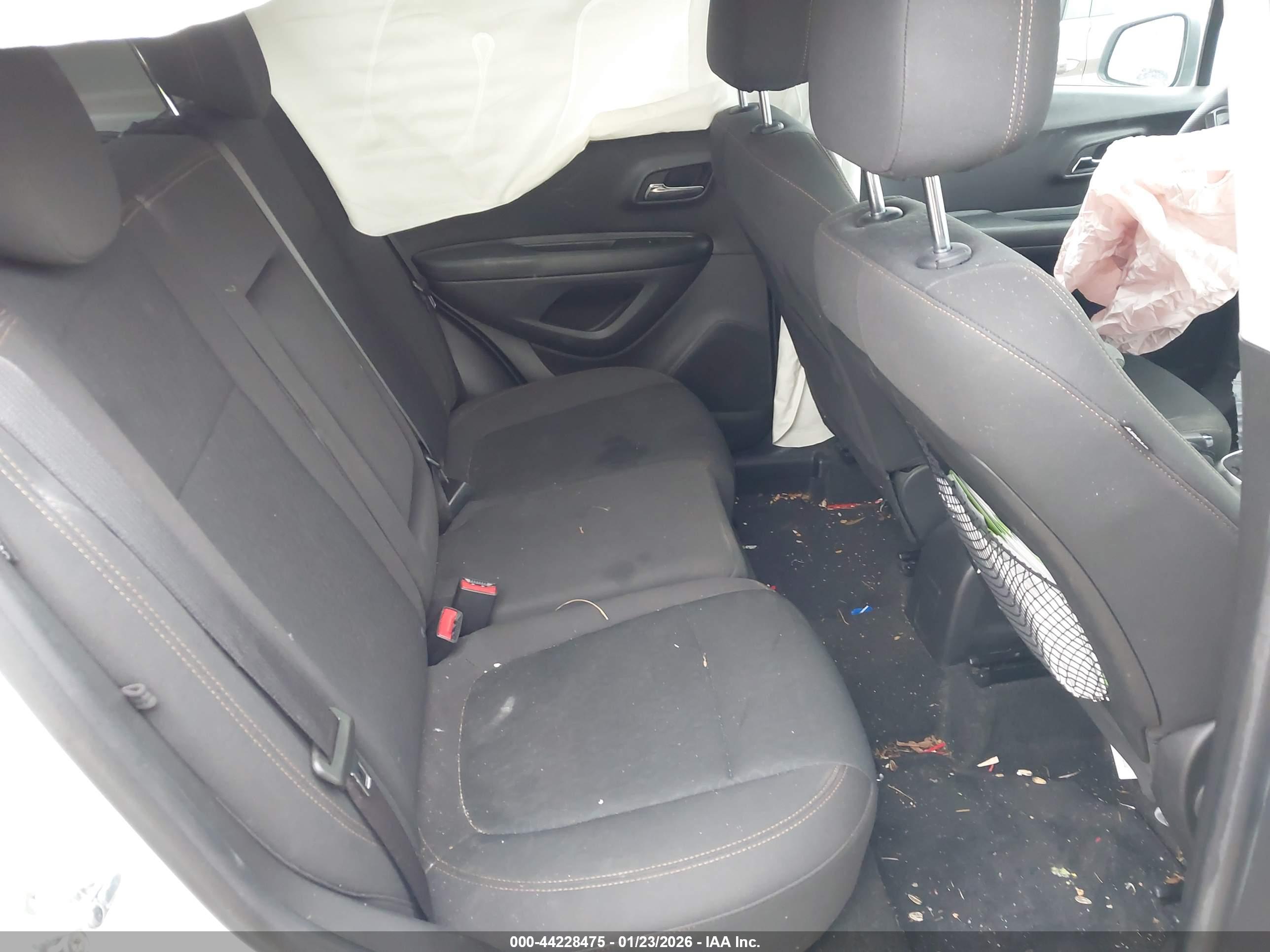 CHEVROLET TRAX image 8