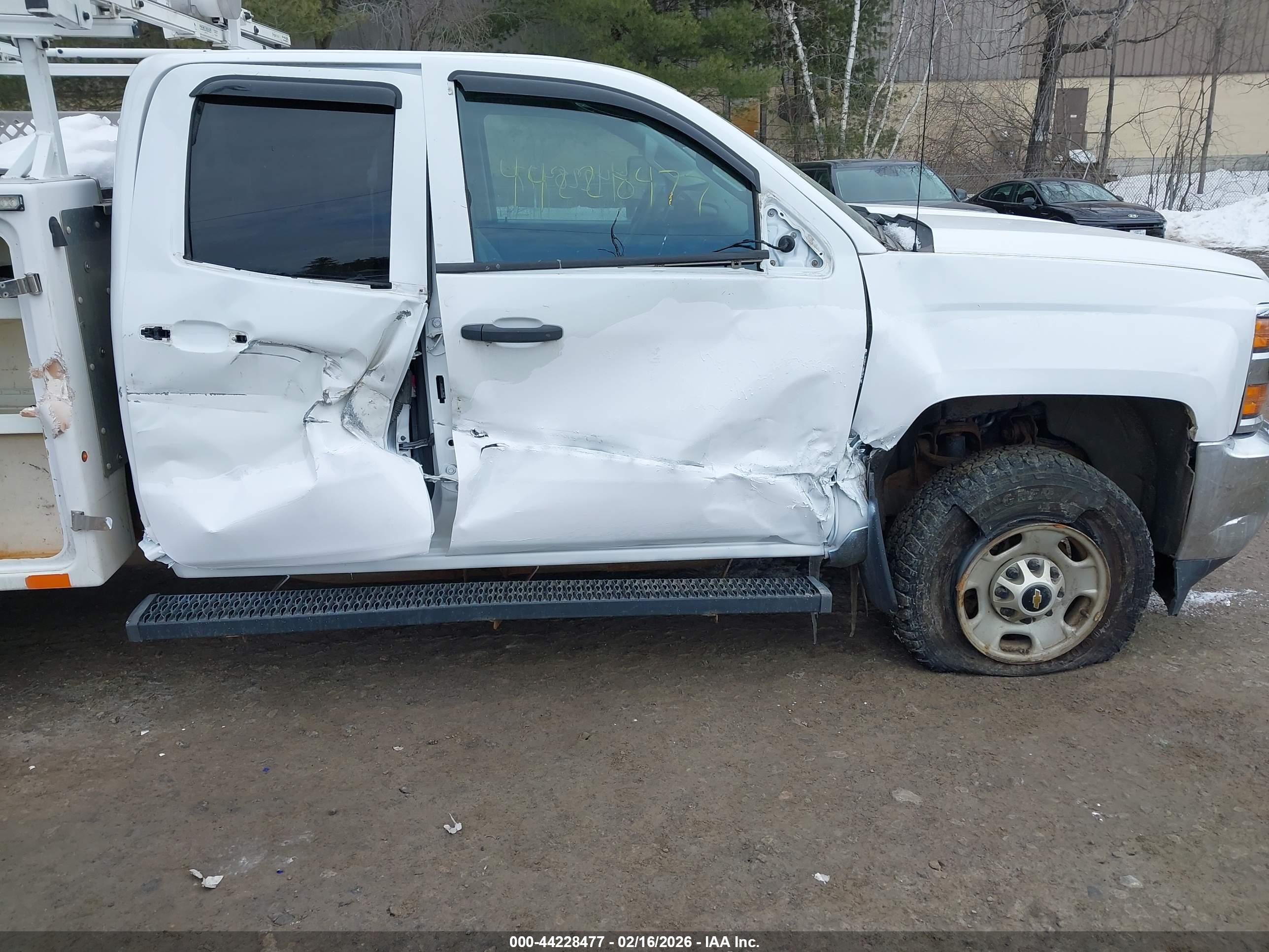 CHEVROLET SILVERADO image 6