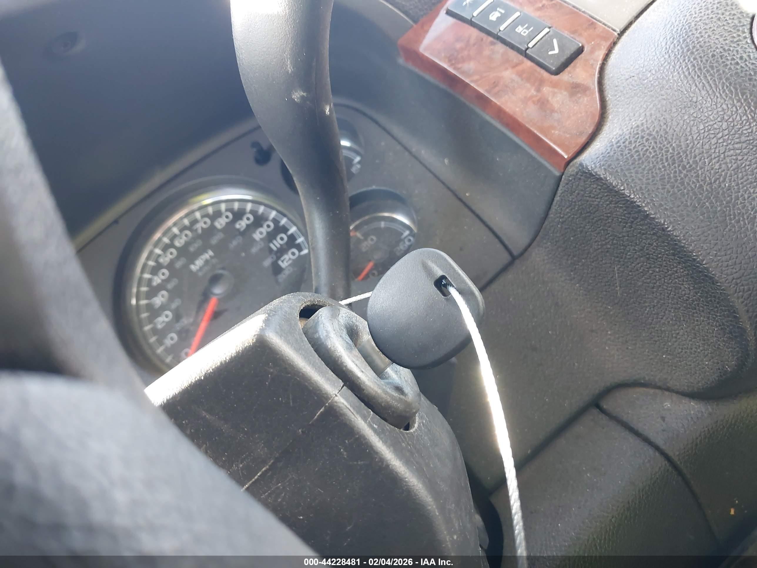 CHEVROLET SILVERADO image 11