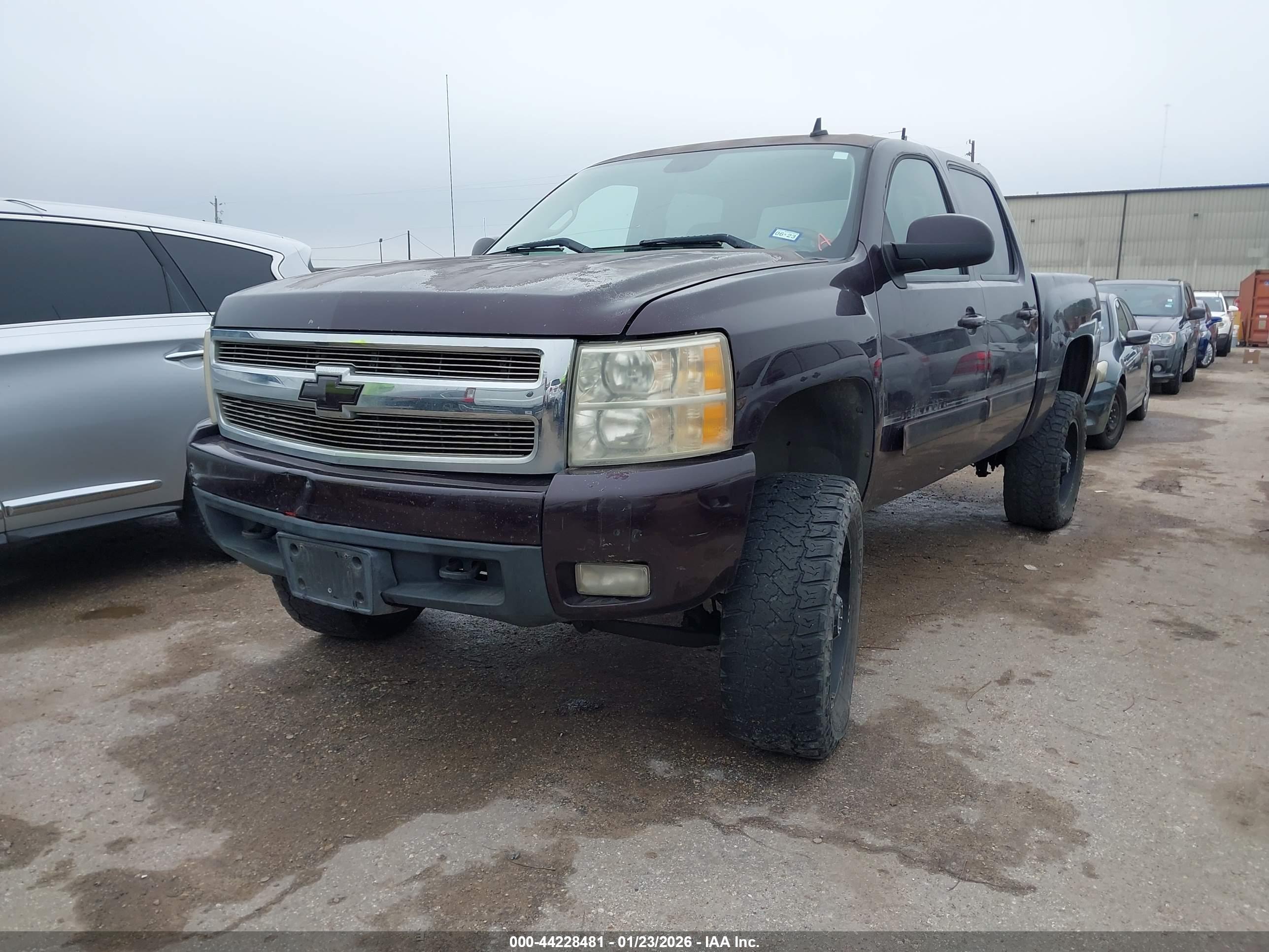 CHEVROLET SILVERADO image 2