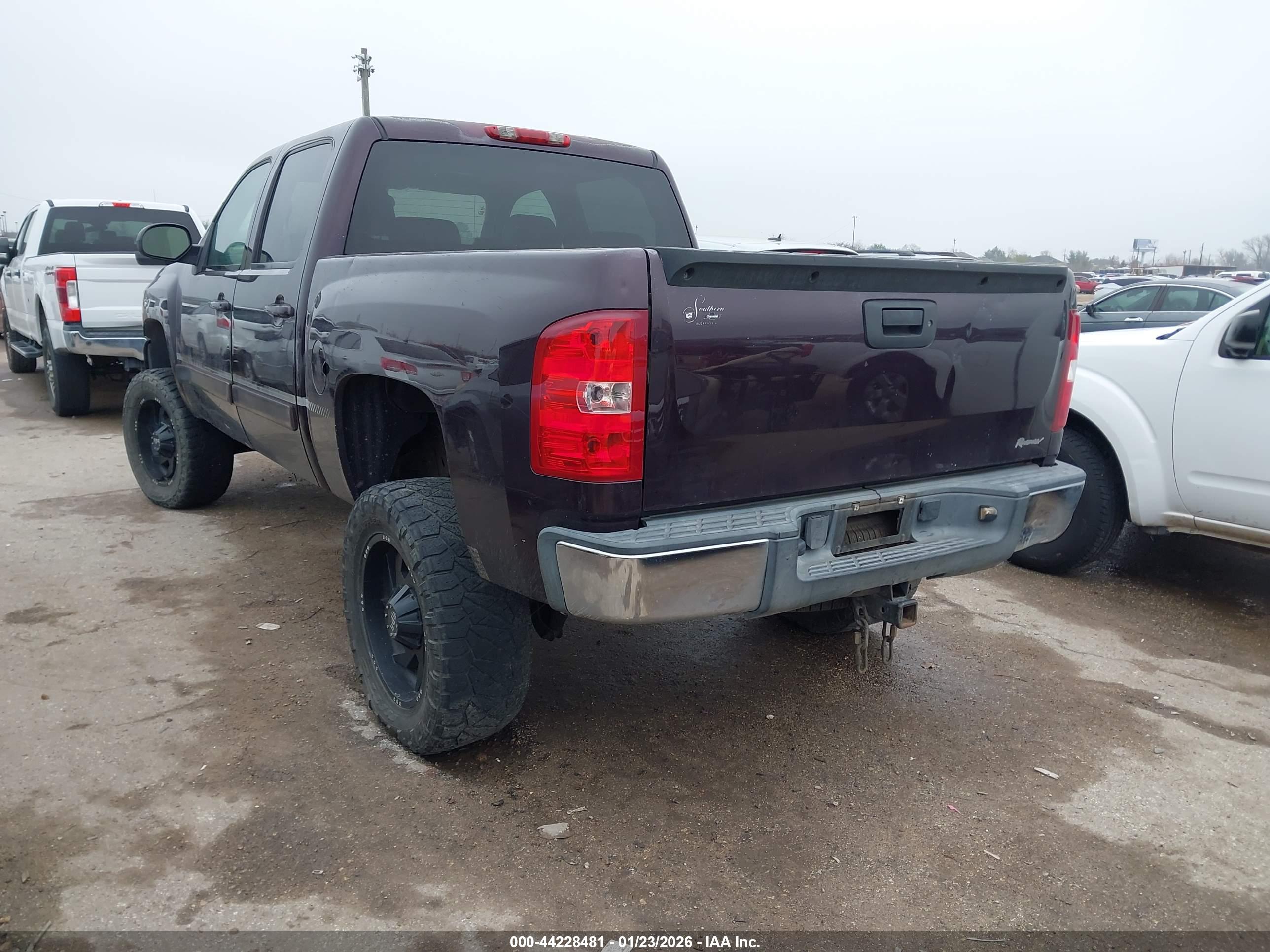 CHEVROLET SILVERADO image 3