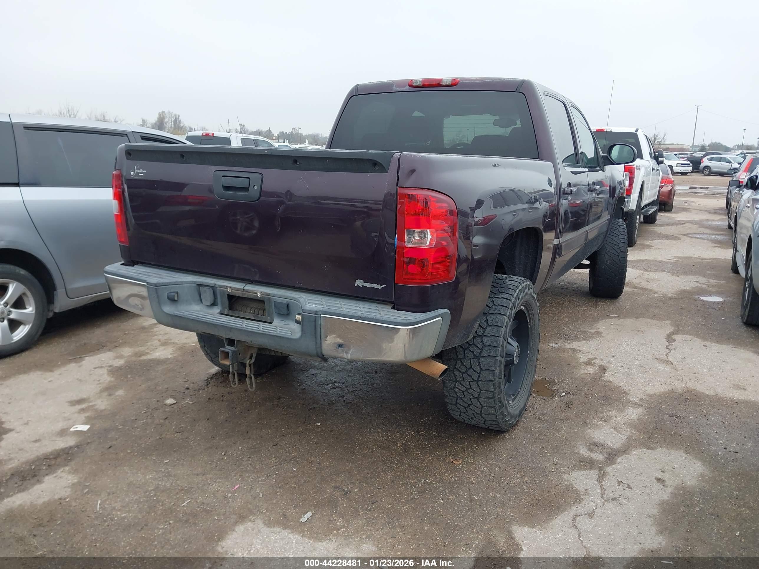 CHEVROLET SILVERADO image 4