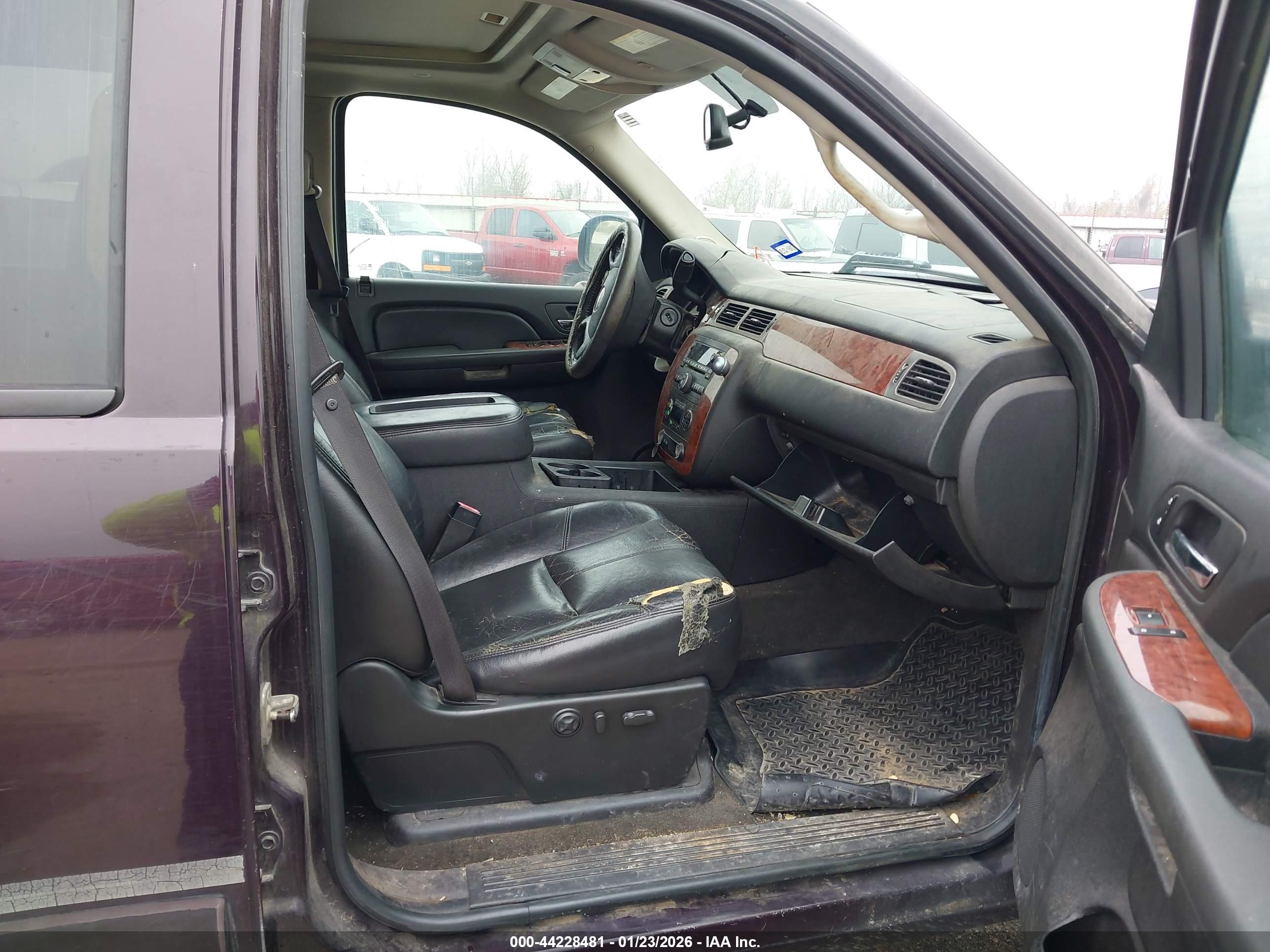 CHEVROLET SILVERADO image 5