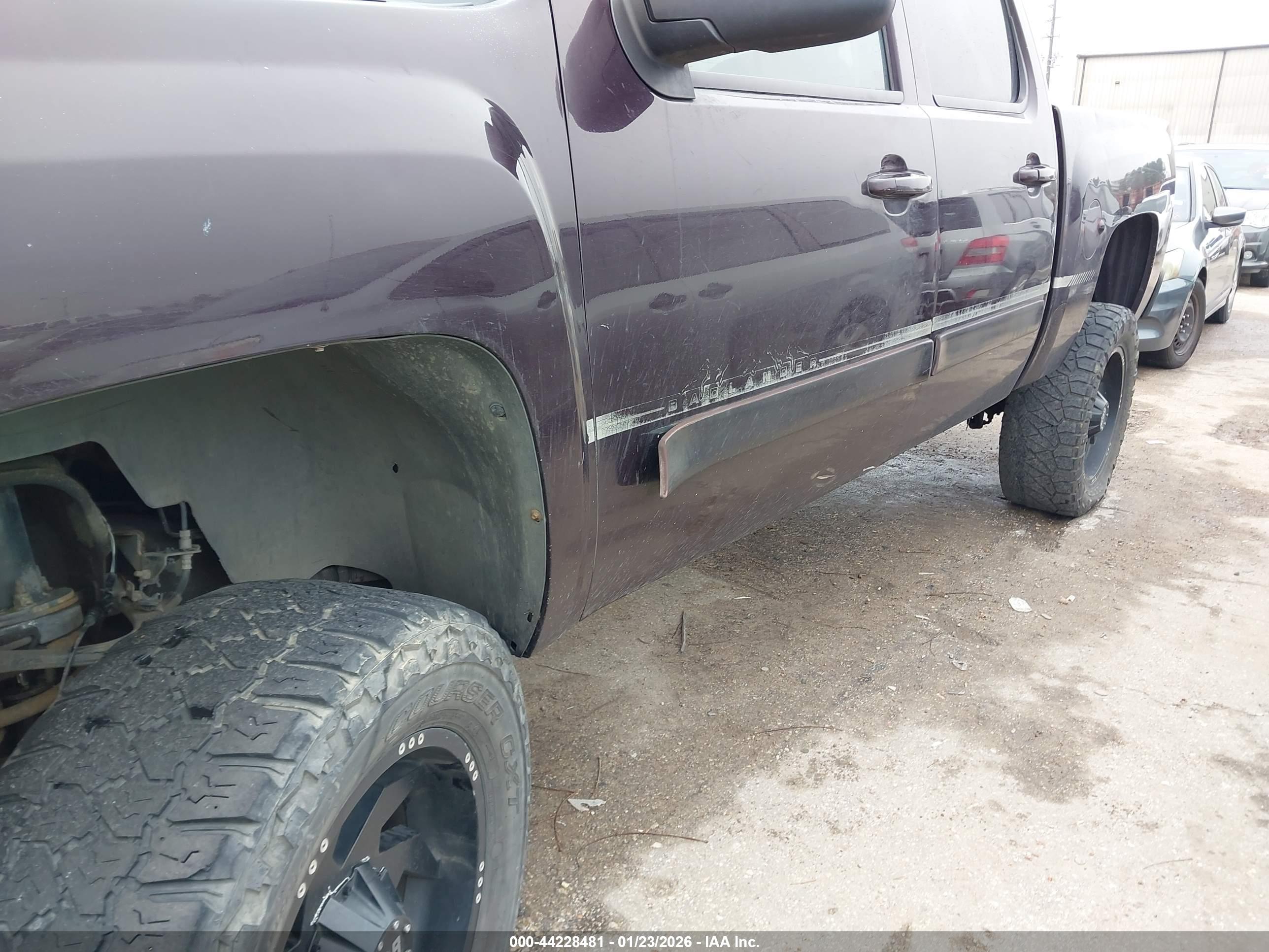 CHEVROLET SILVERADO image 6