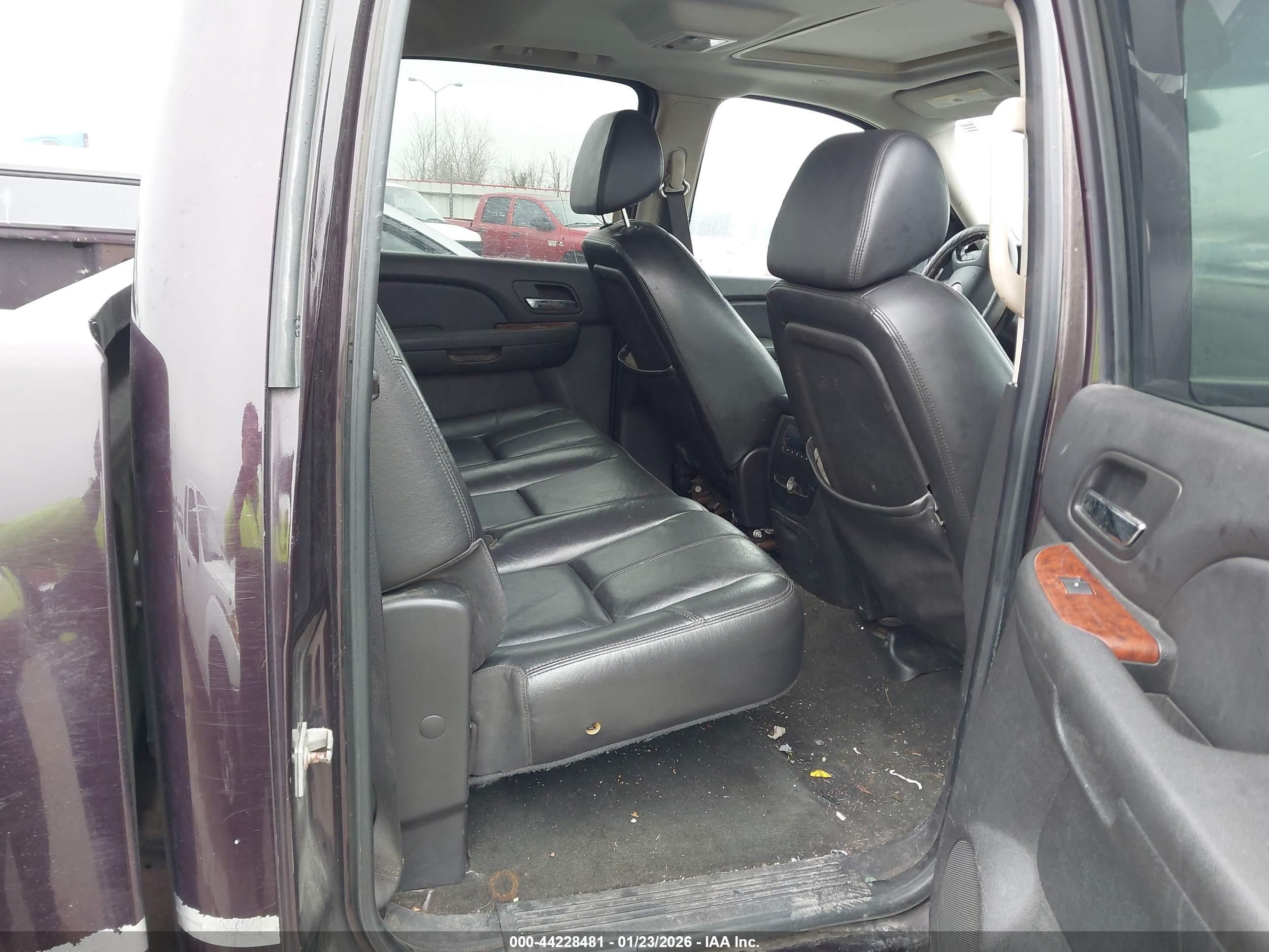 CHEVROLET SILVERADO image 8