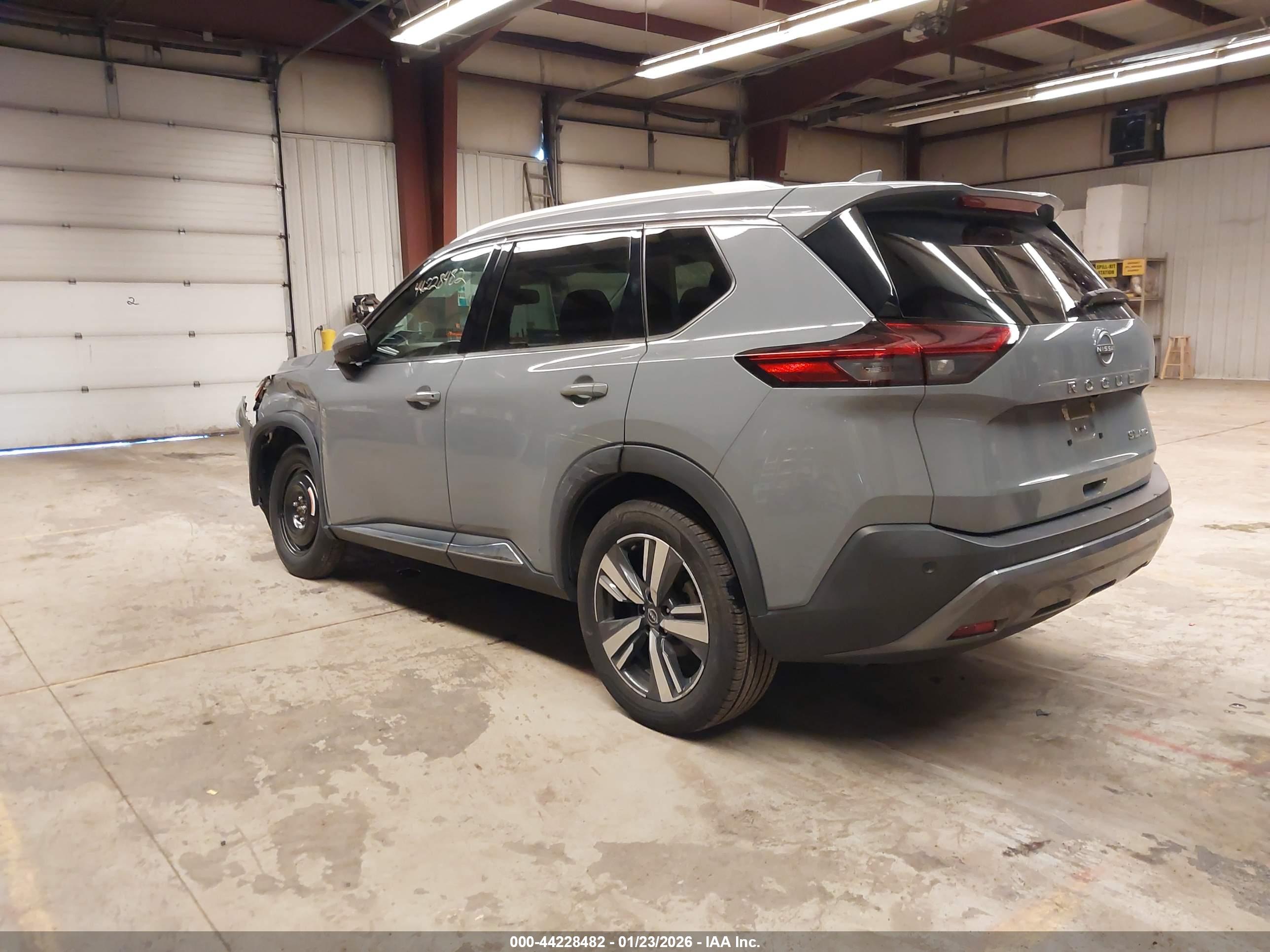 NISSAN ROGUE image 3
