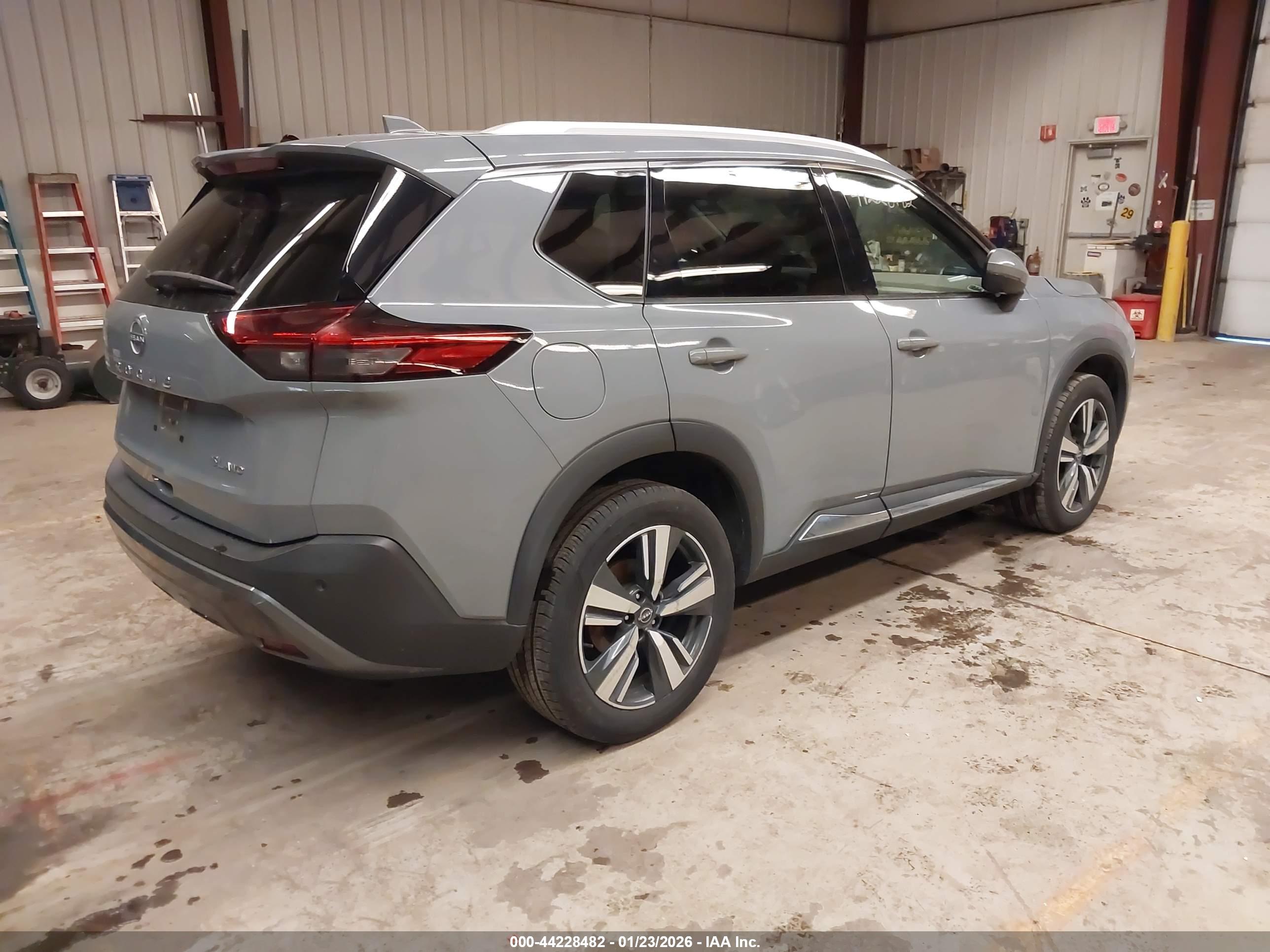 NISSAN ROGUE image 4