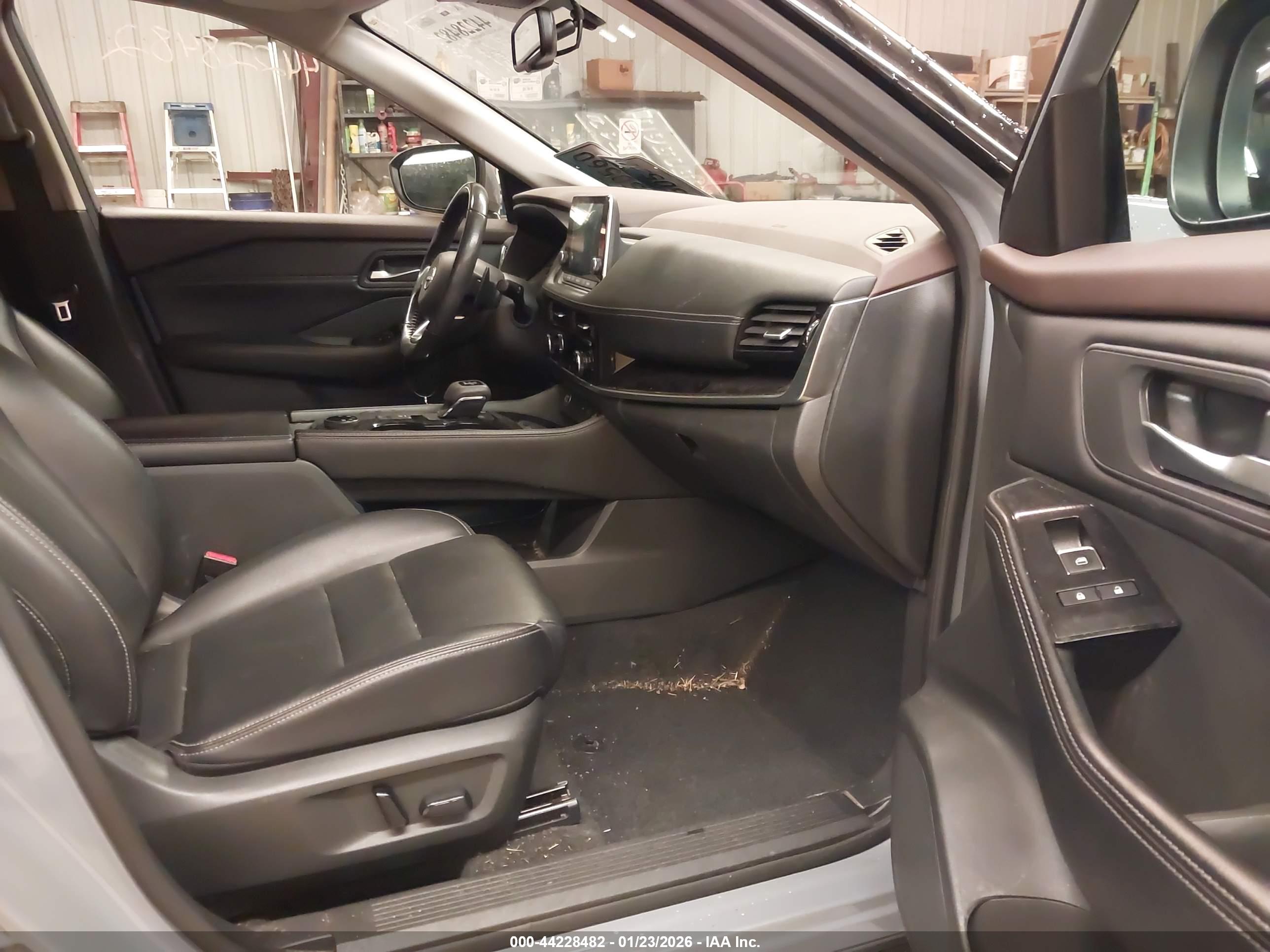 NISSAN ROGUE image 5