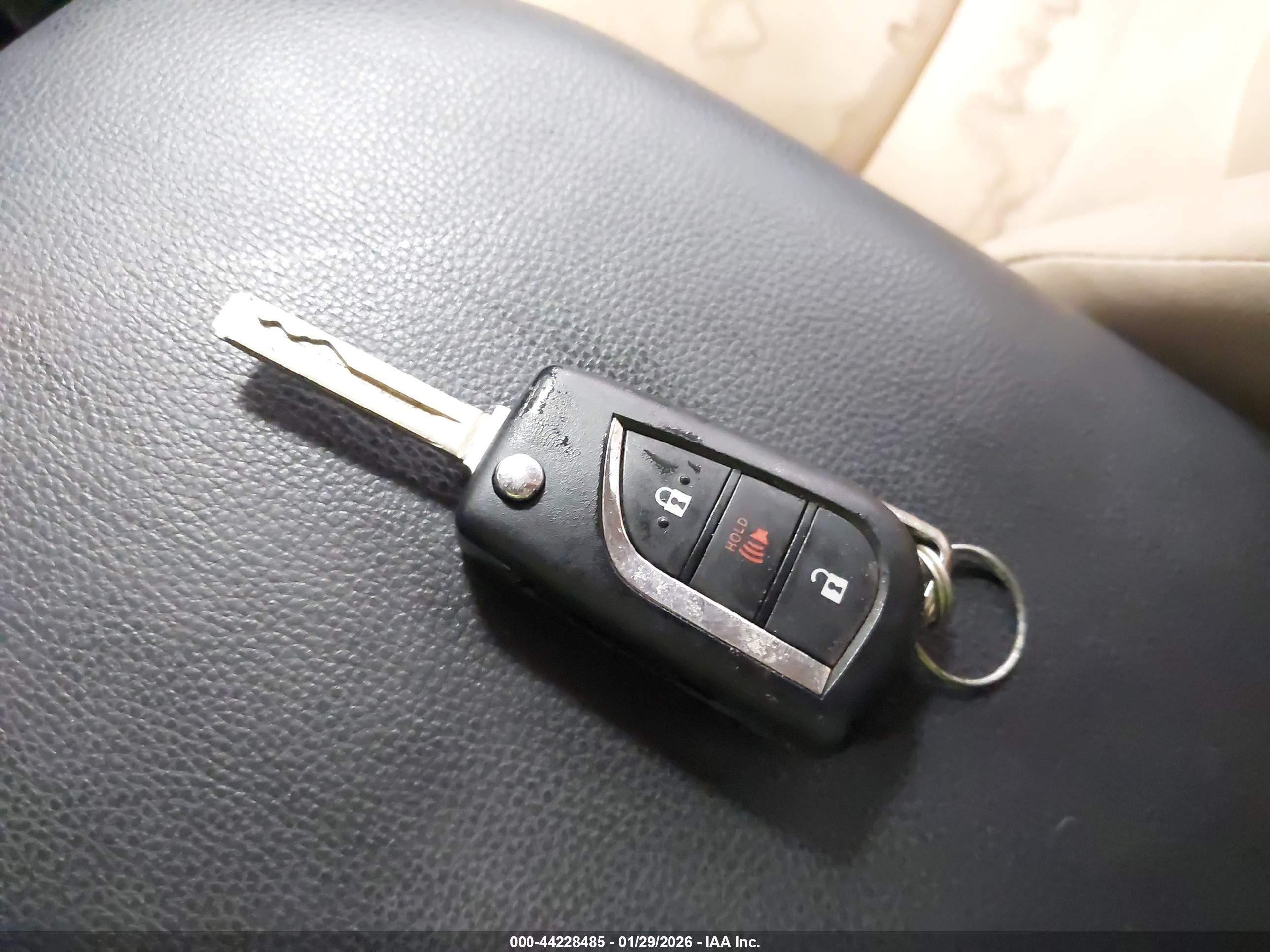 TOYOTA RAV4 image 11