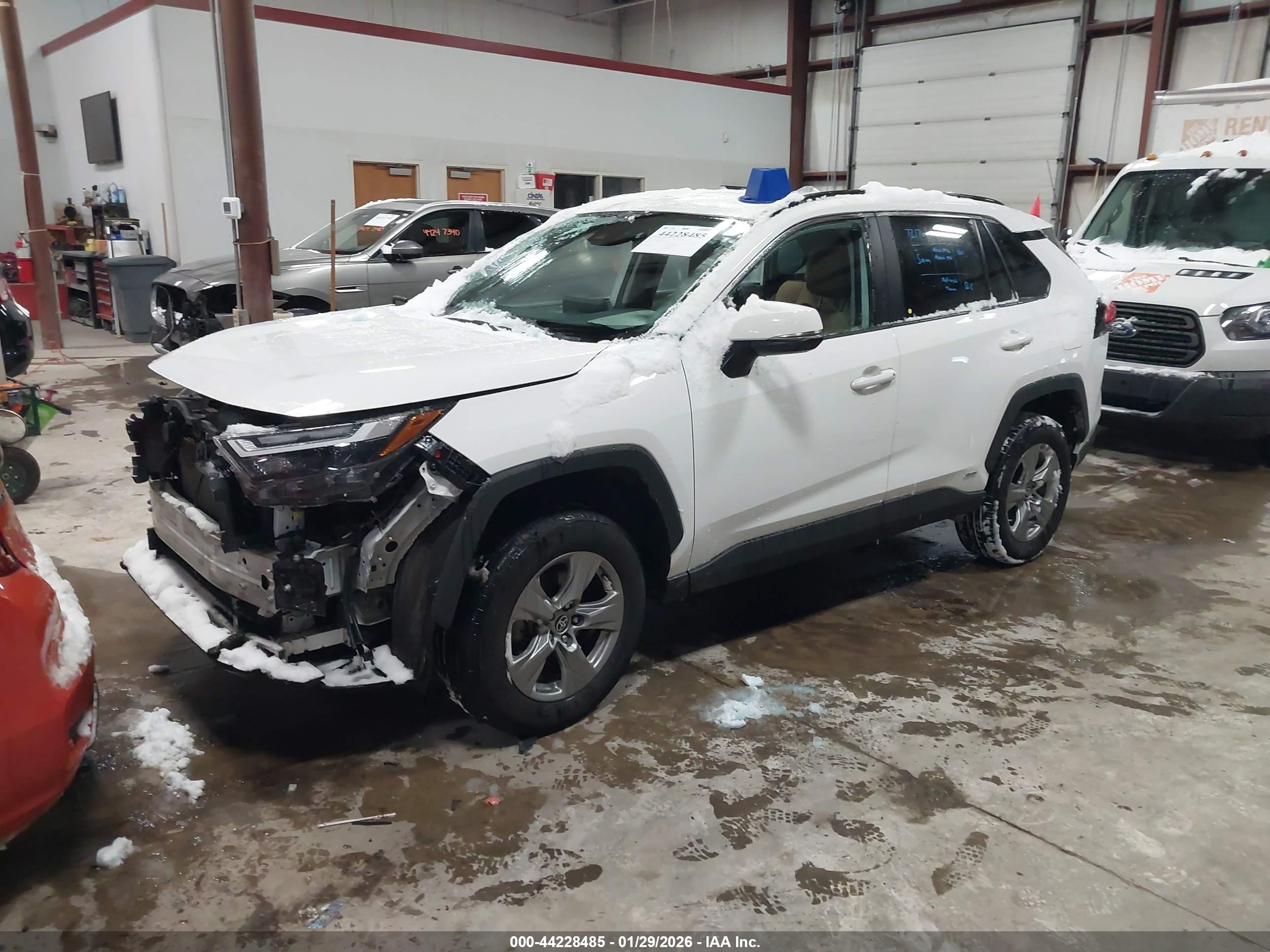 TOYOTA RAV4 image 2