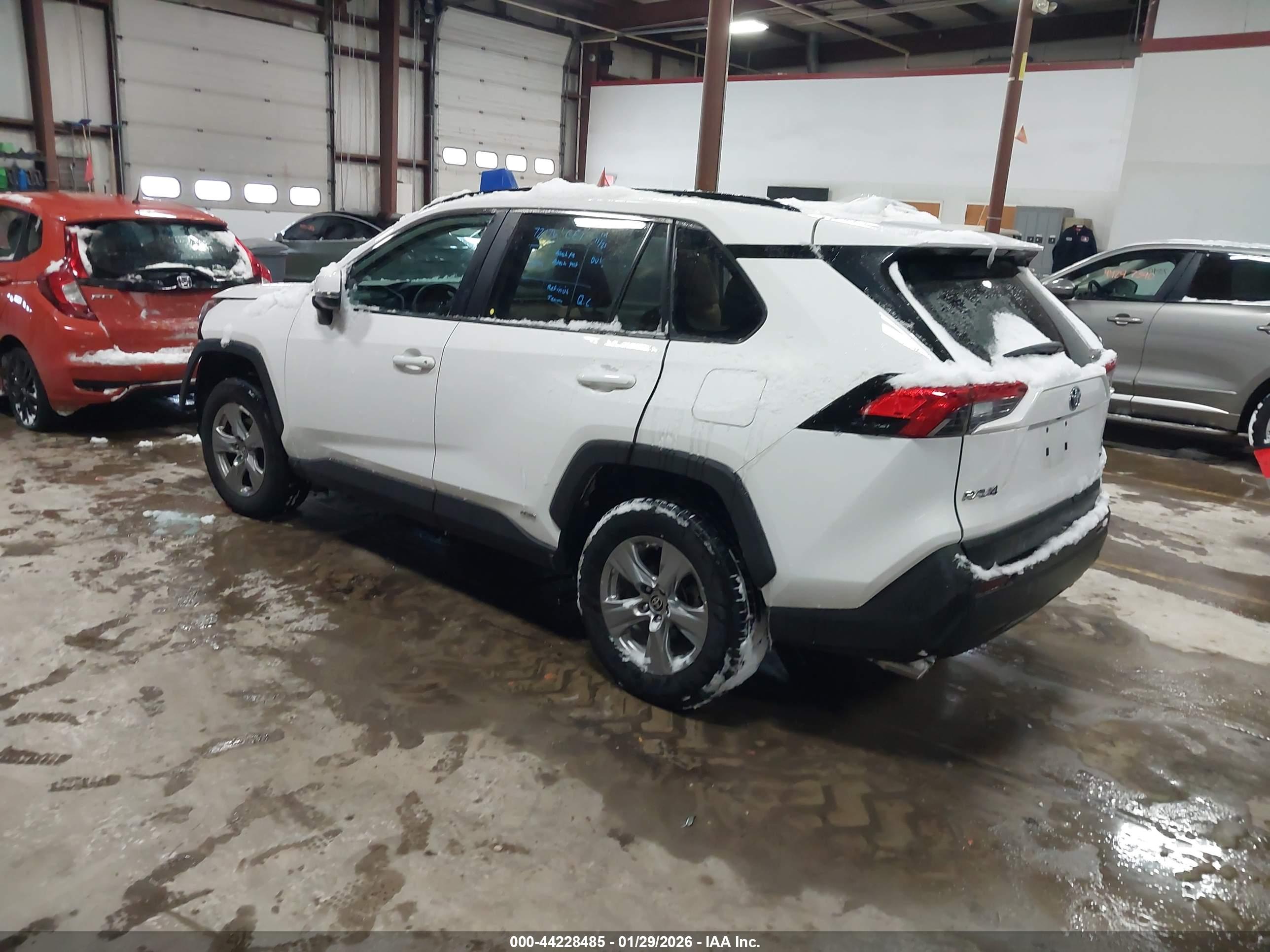 TOYOTA RAV4 image 3