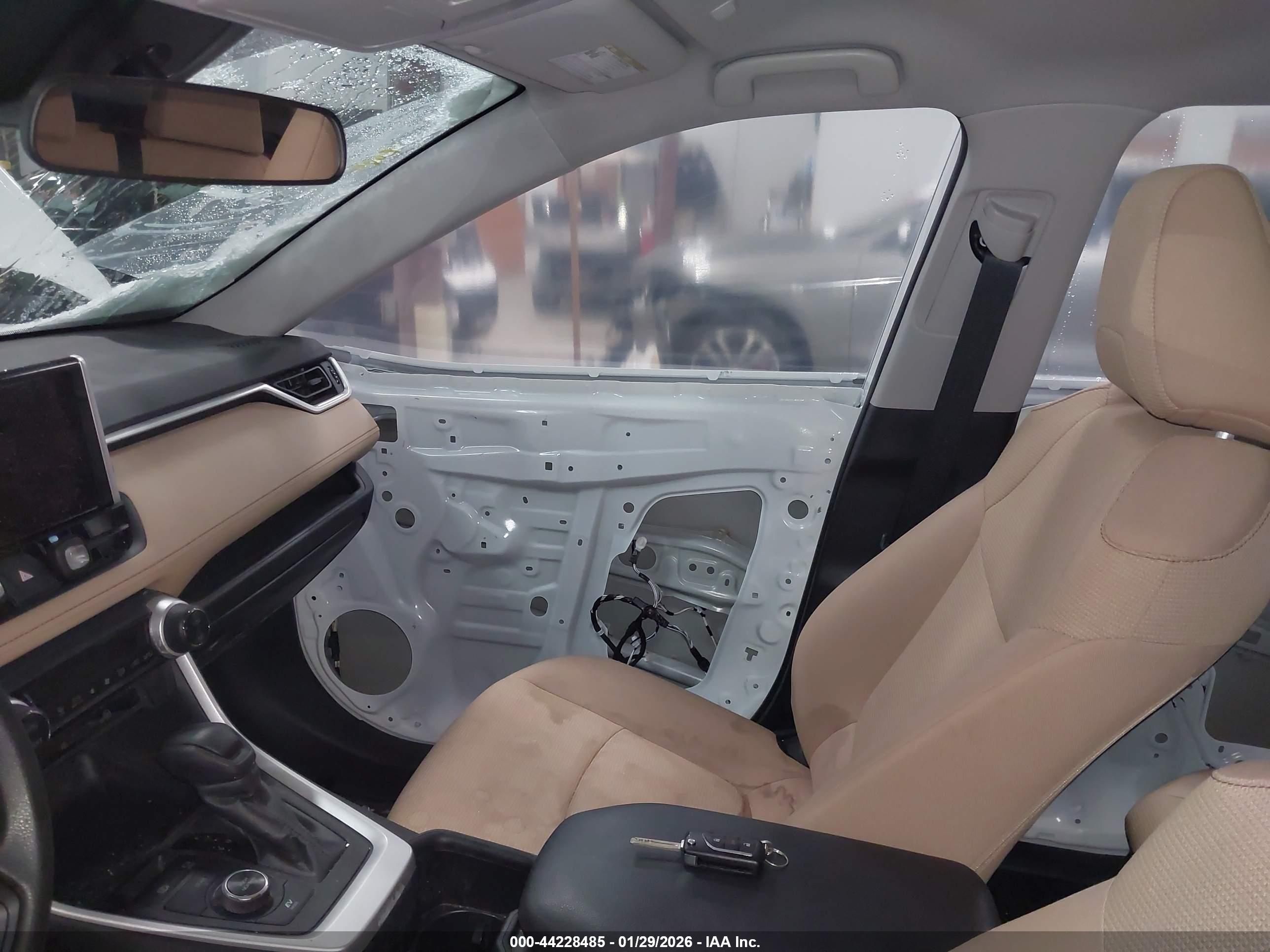 TOYOTA RAV4 image 5