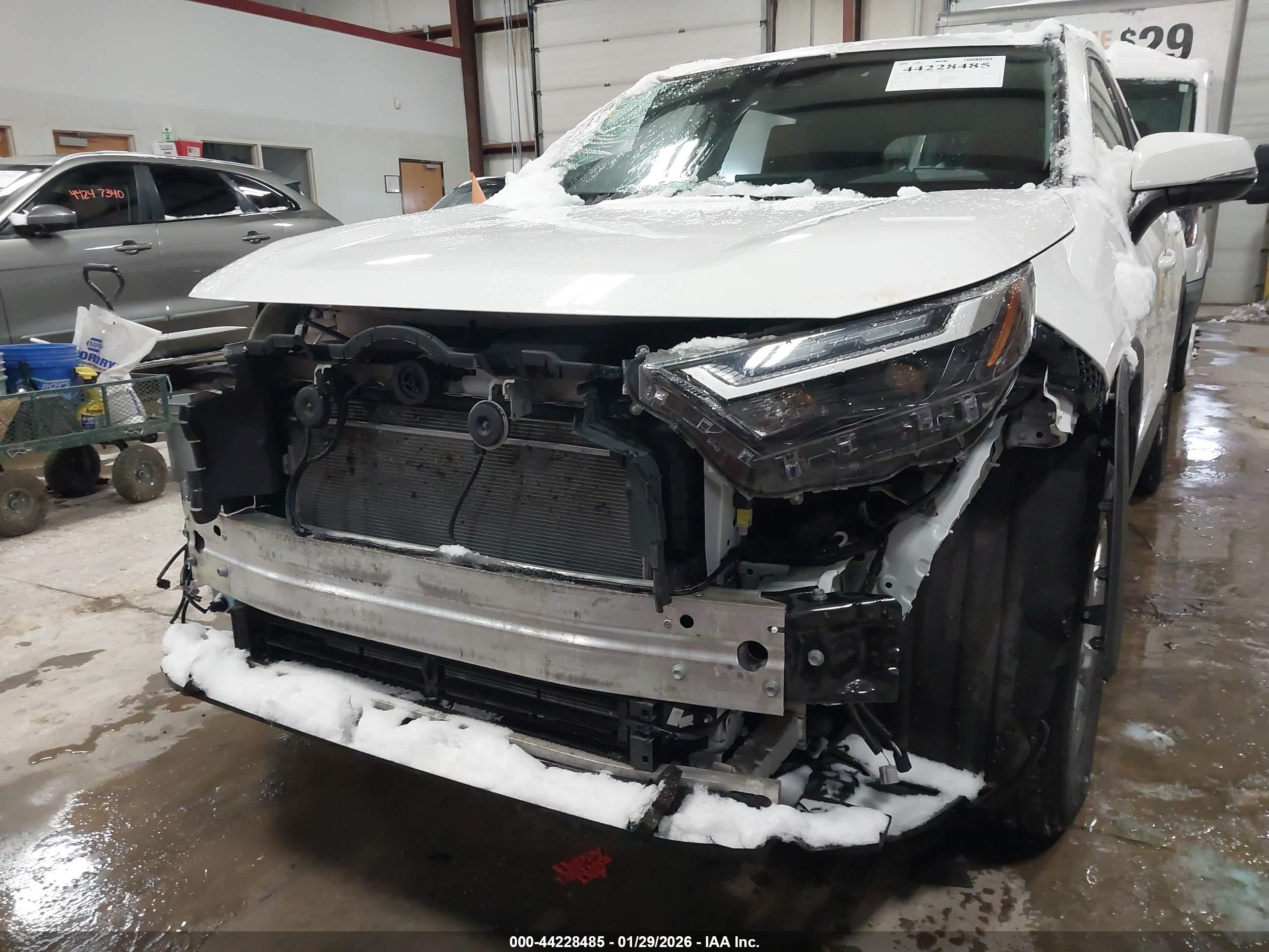 TOYOTA RAV4 image 6