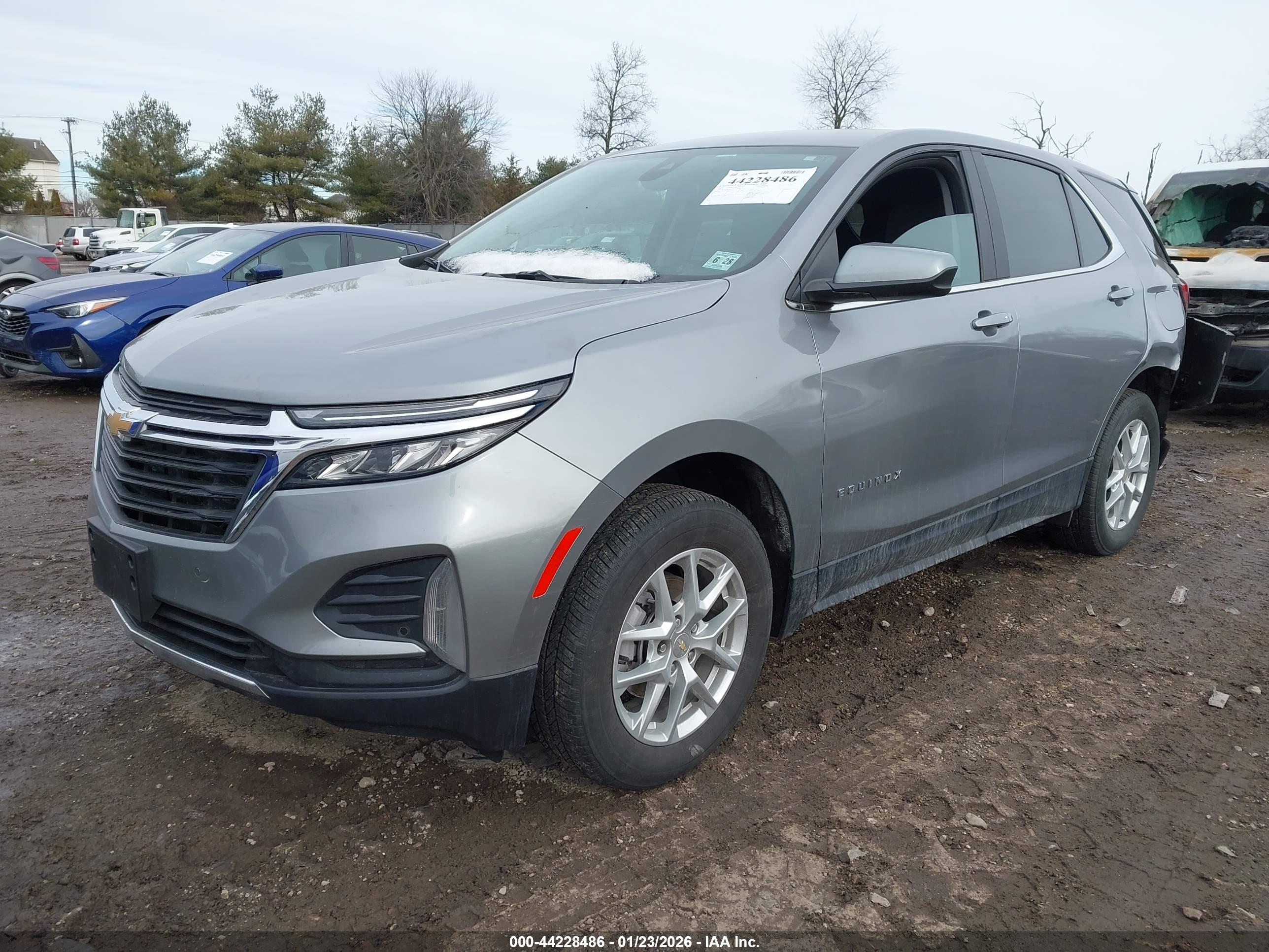 CHEVROLET EQUINOX image 2