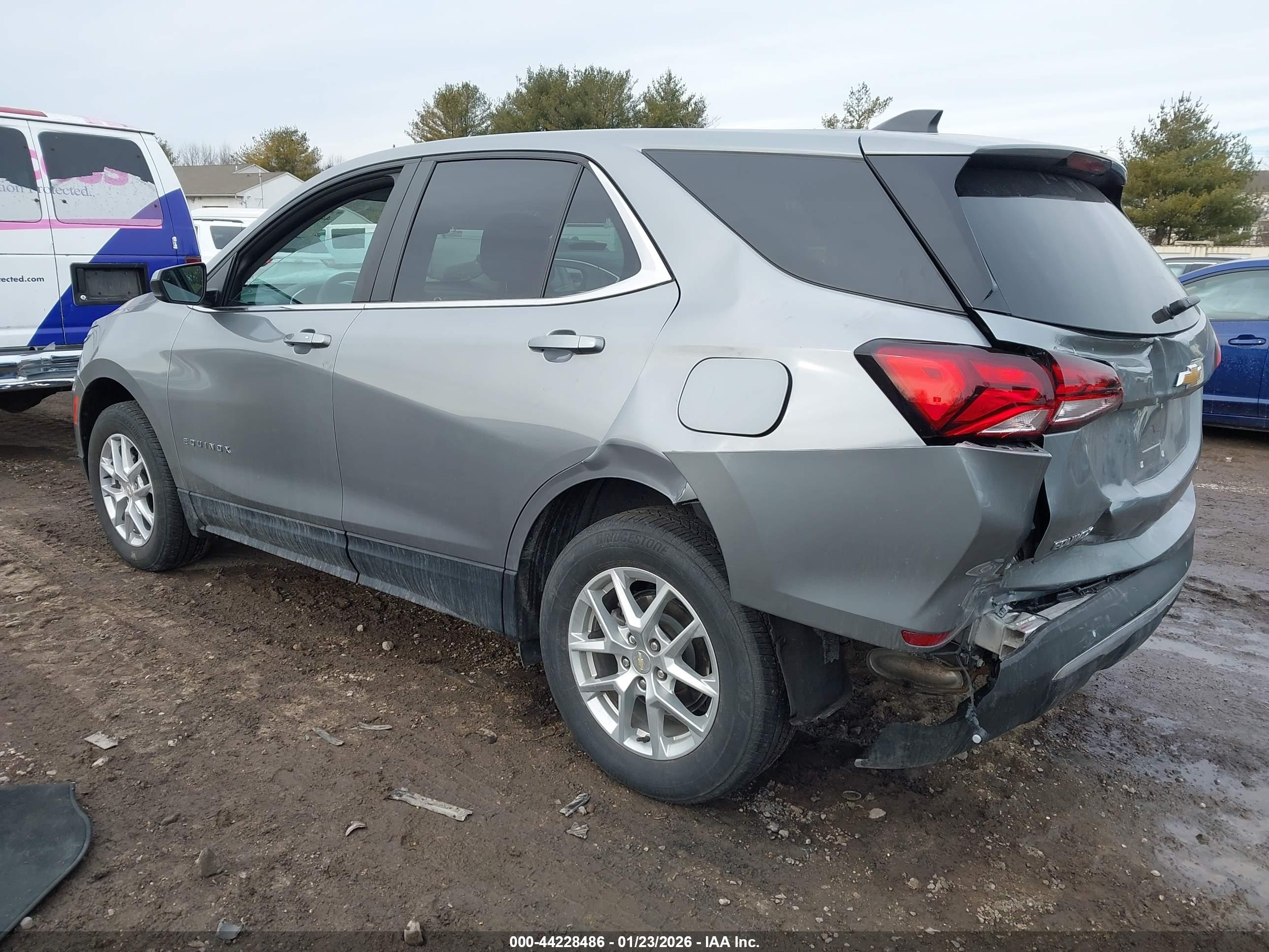 CHEVROLET EQUINOX image 3