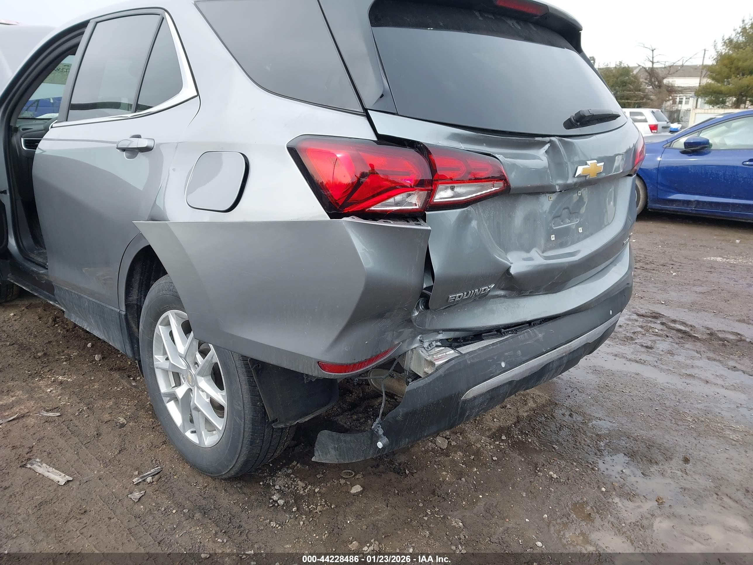 CHEVROLET EQUINOX image 6