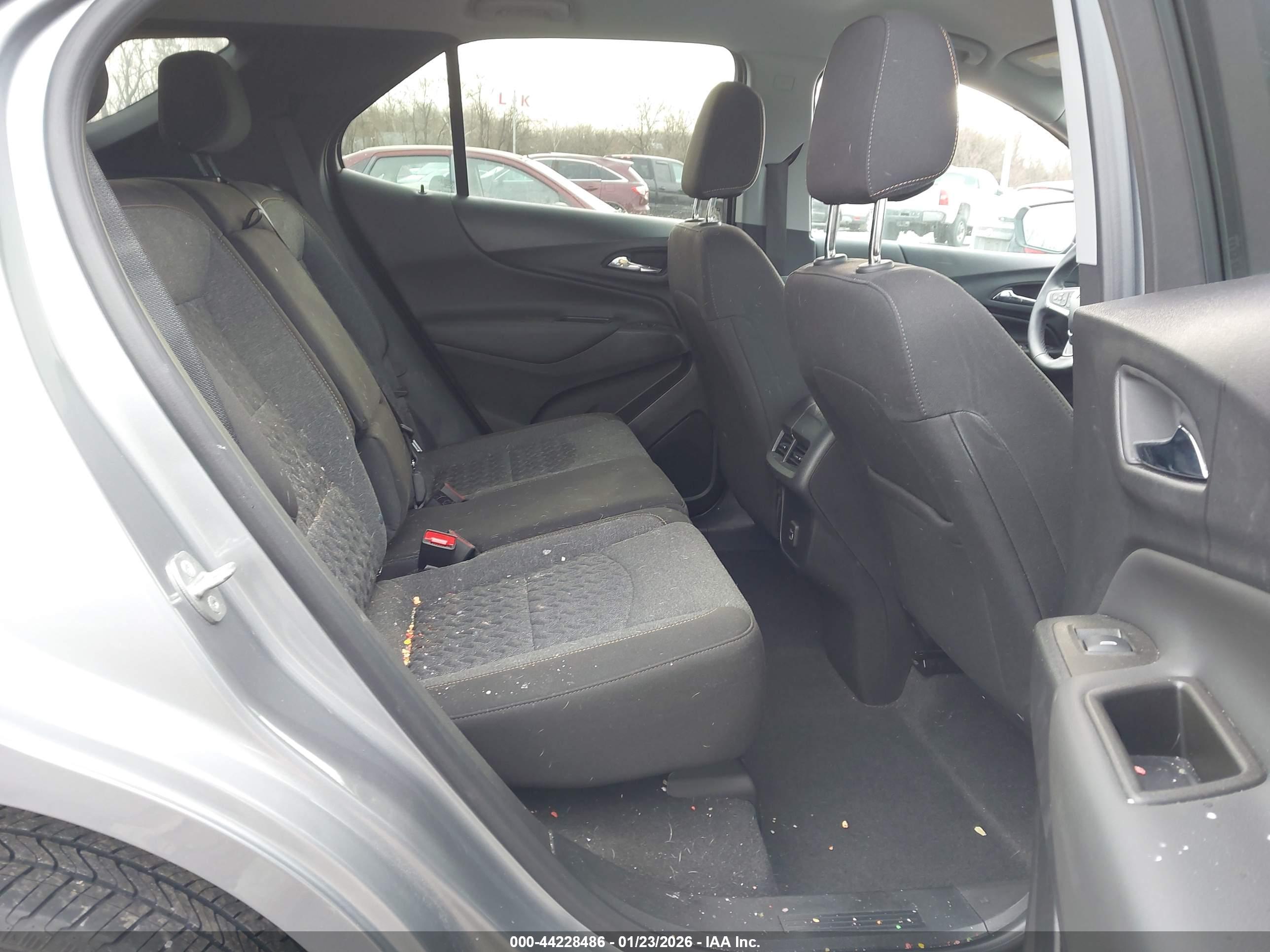CHEVROLET EQUINOX image 8