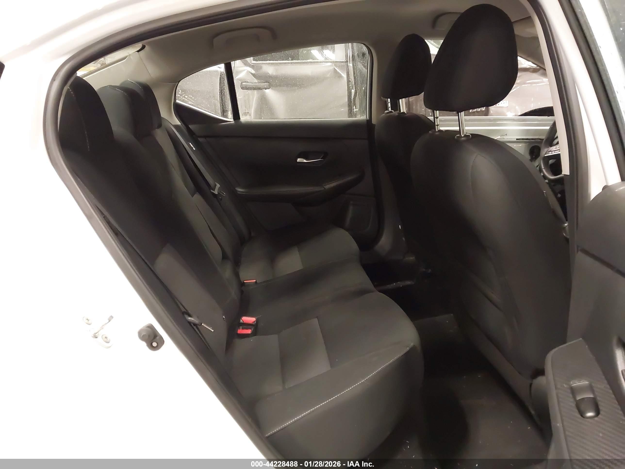 NISSAN SENTRA image 8