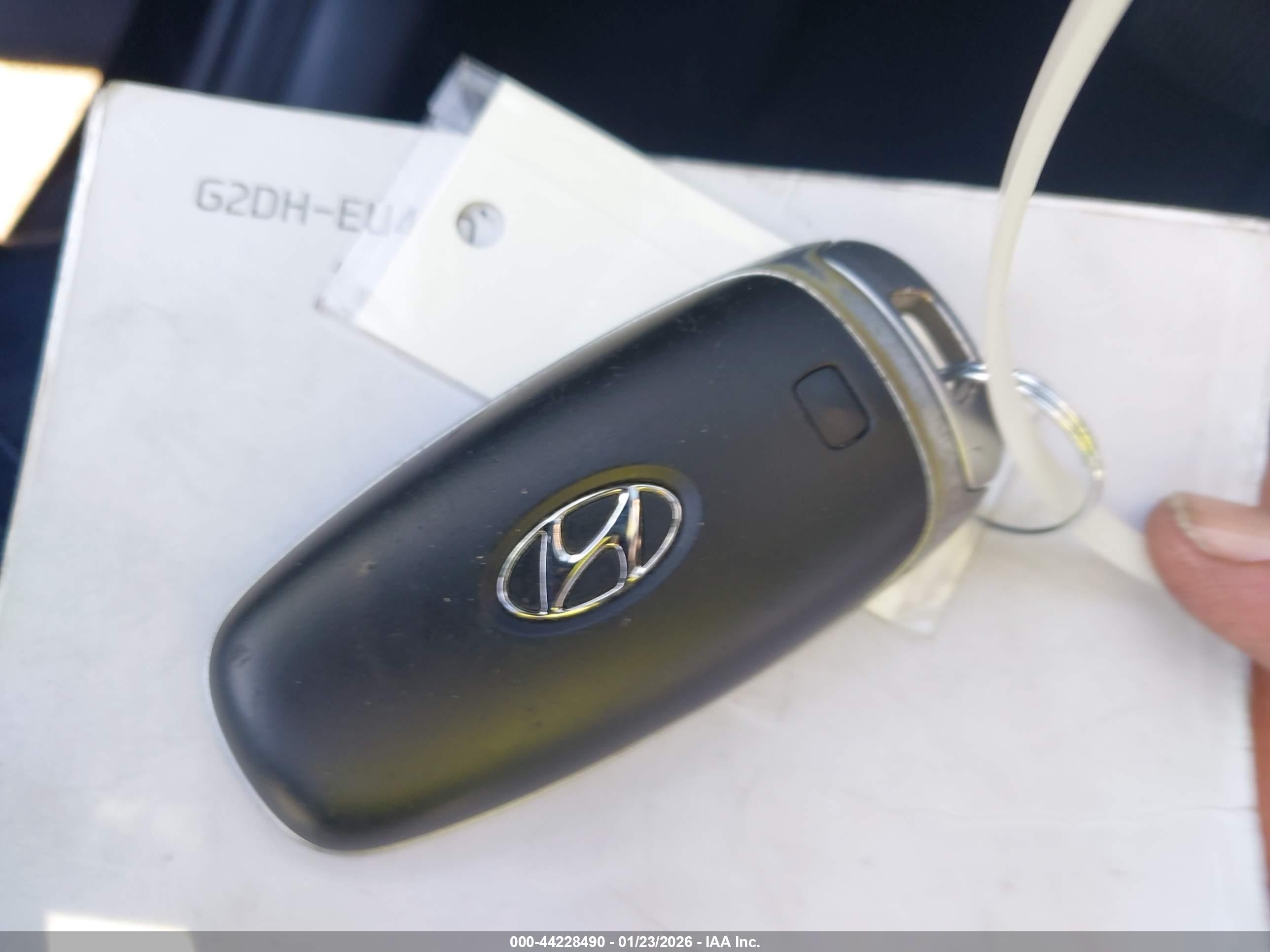 HYUNDAI TUCSON image 11