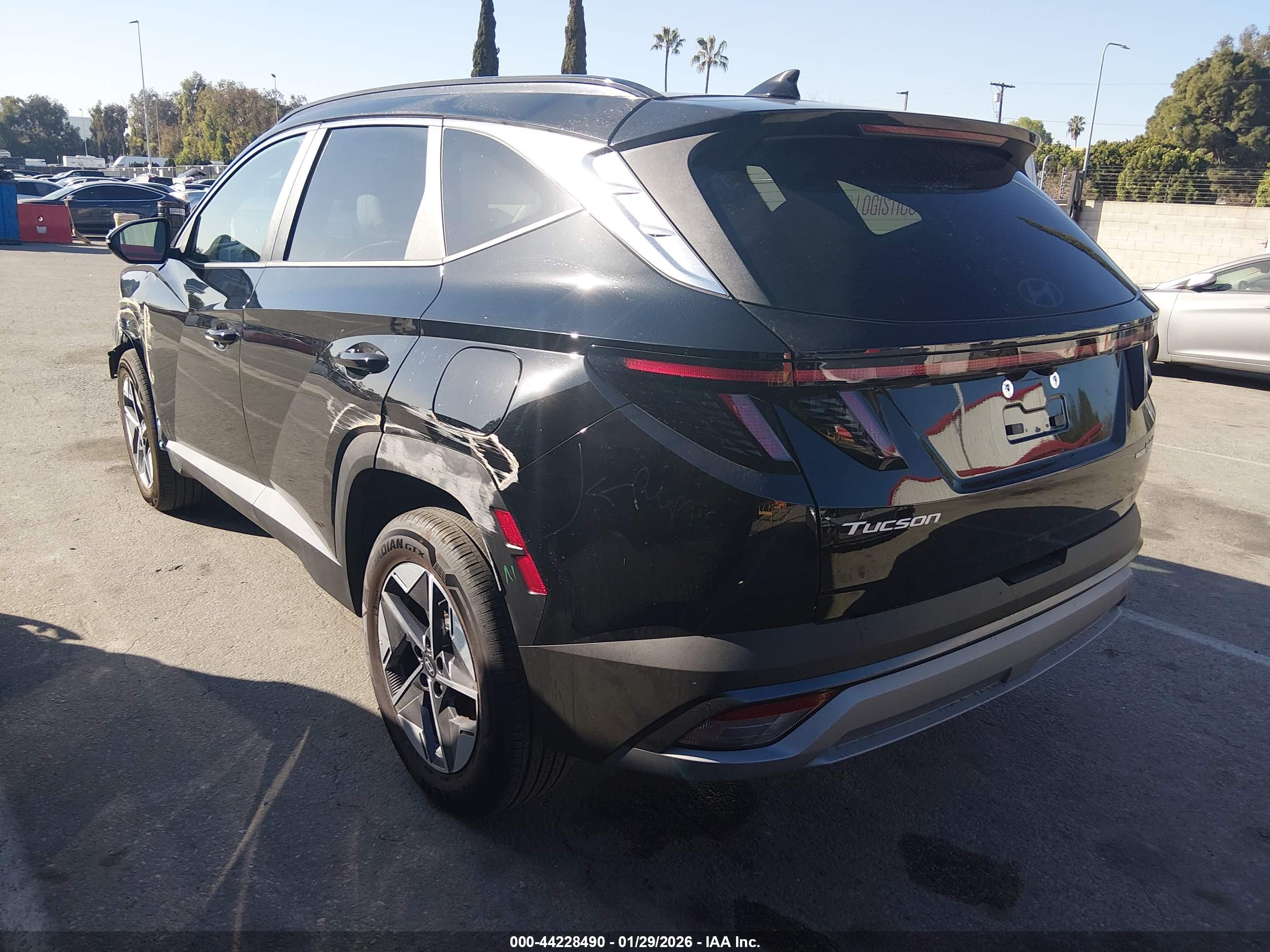HYUNDAI TUCSON image 3